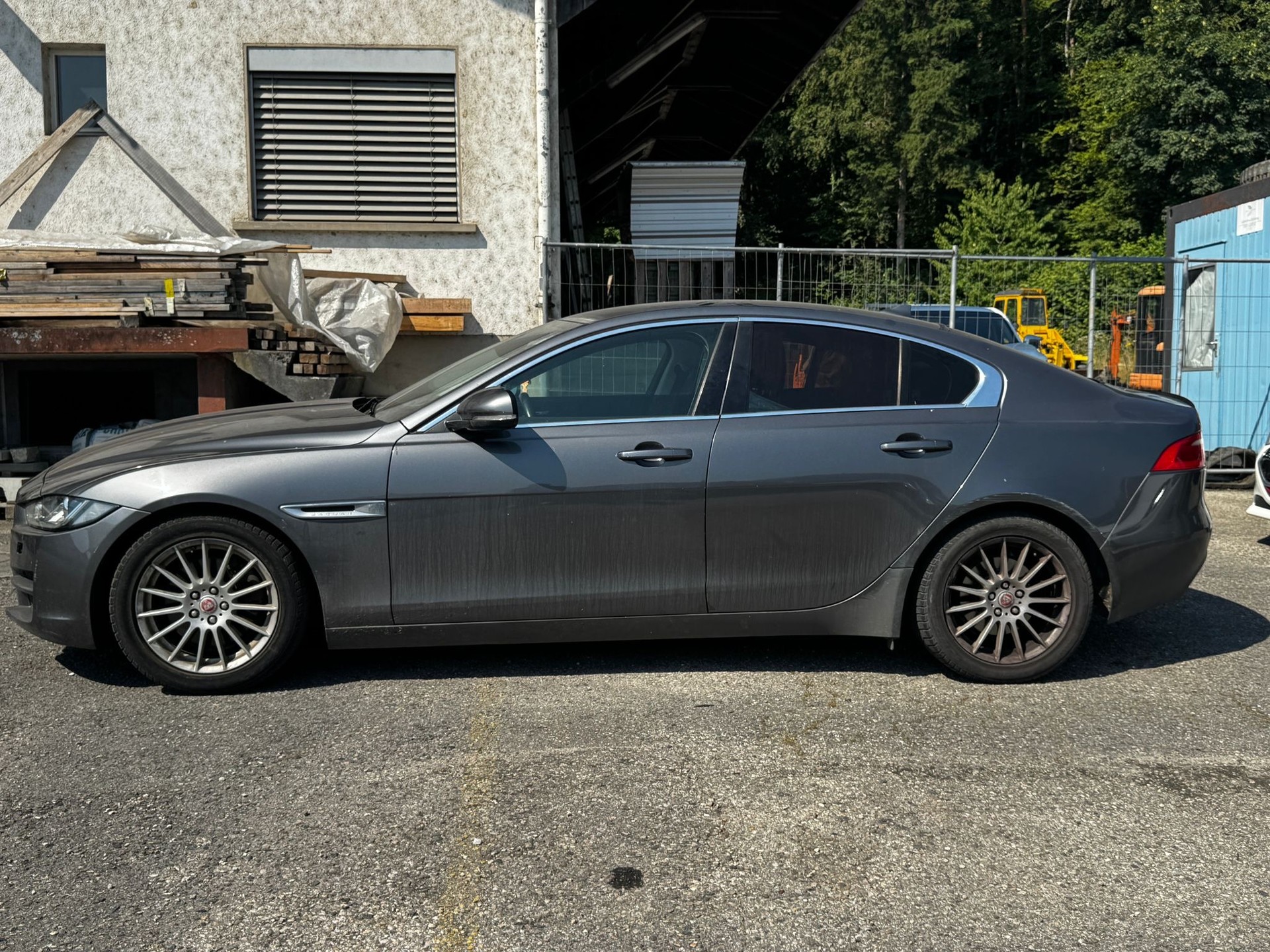JAGUAR XE E-Performance 20d Pure Automat-image-12