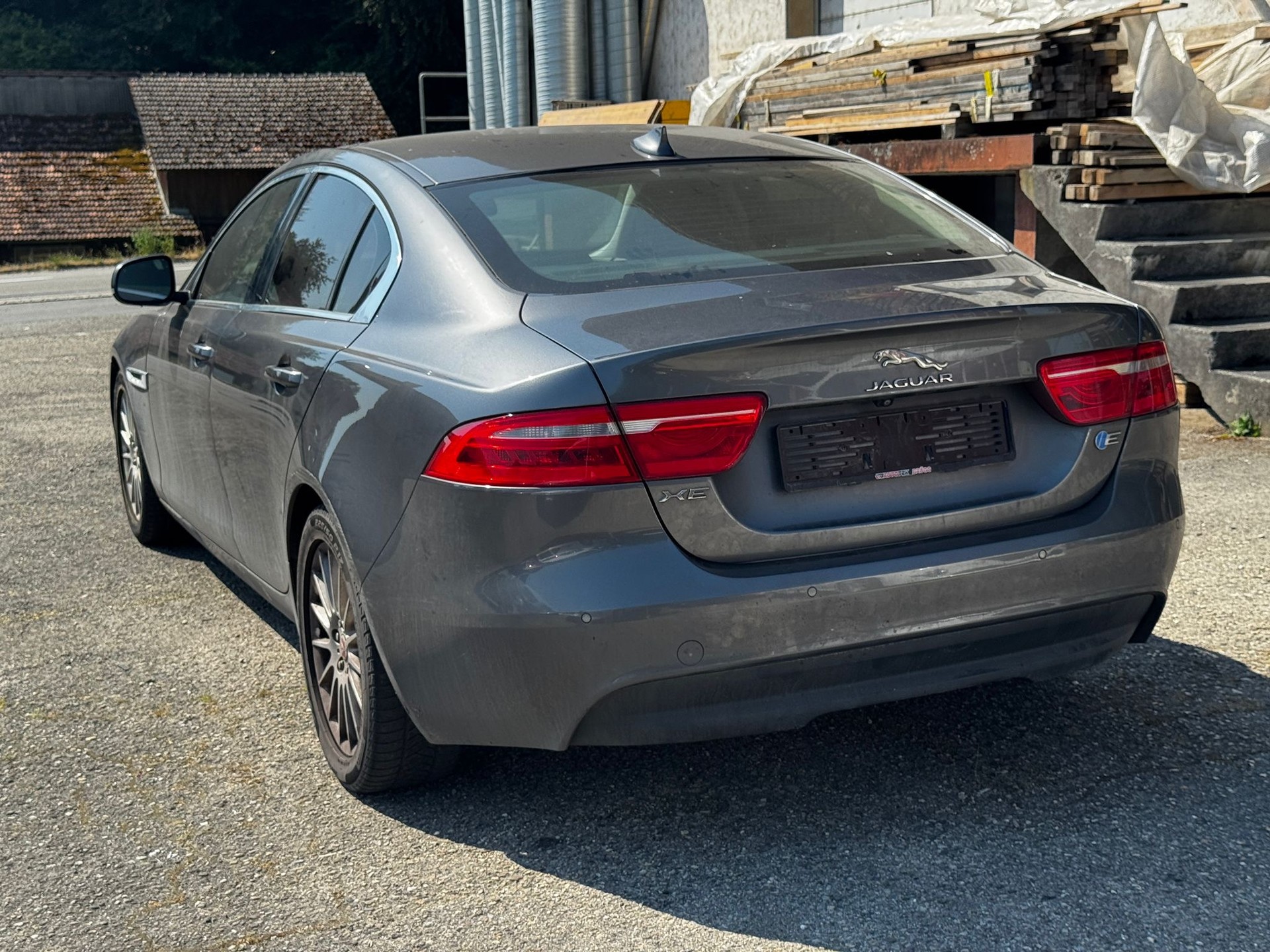 JAGUAR XE E-Performance 20d Pure Automat-image-3