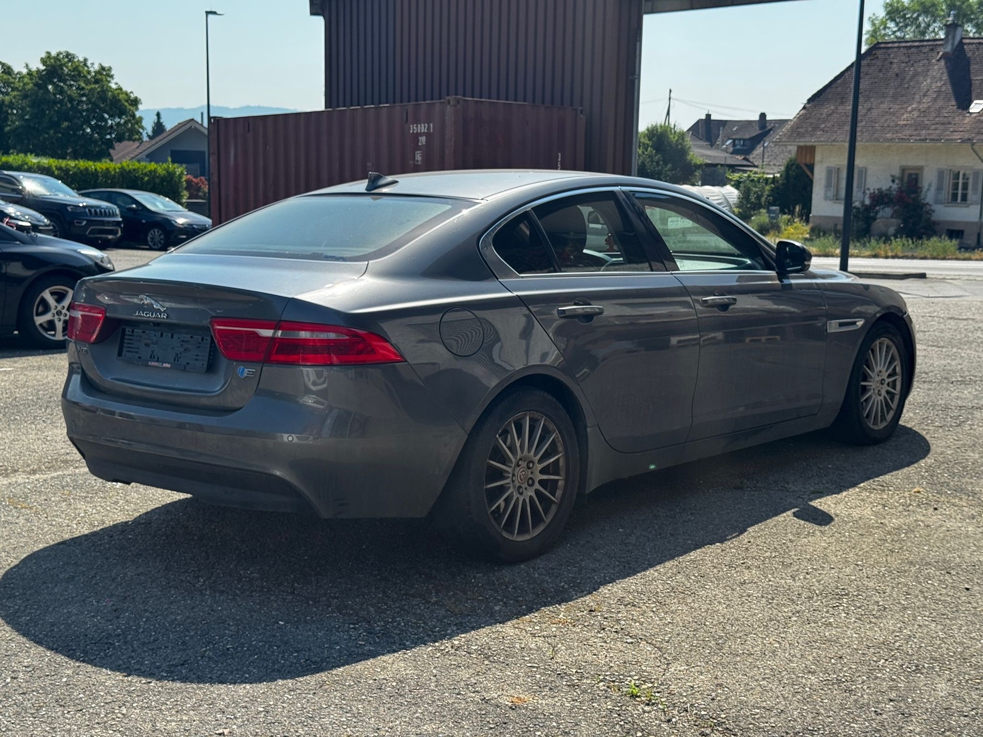 JAGUAR XE E-Performance 20d Pure Automat-image-5