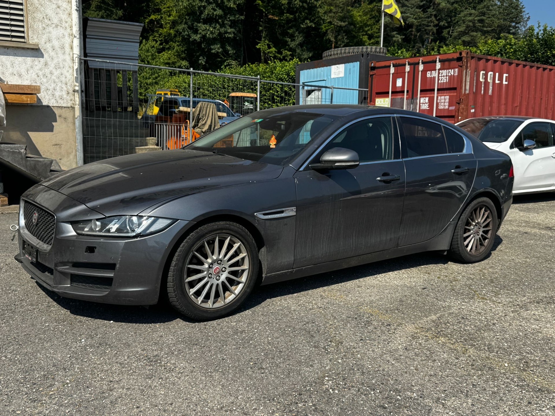 JAGUAR XE E-Performance 20d Pure Automat-image-2
