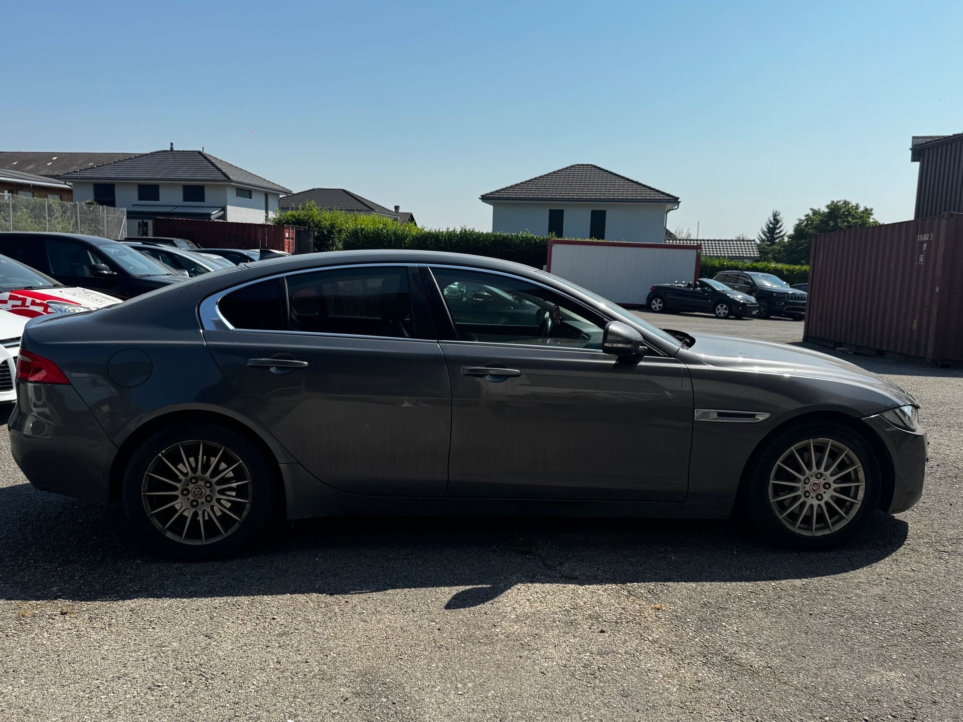 JAGUAR XE E-Performance 20d Pure Automat-image-11