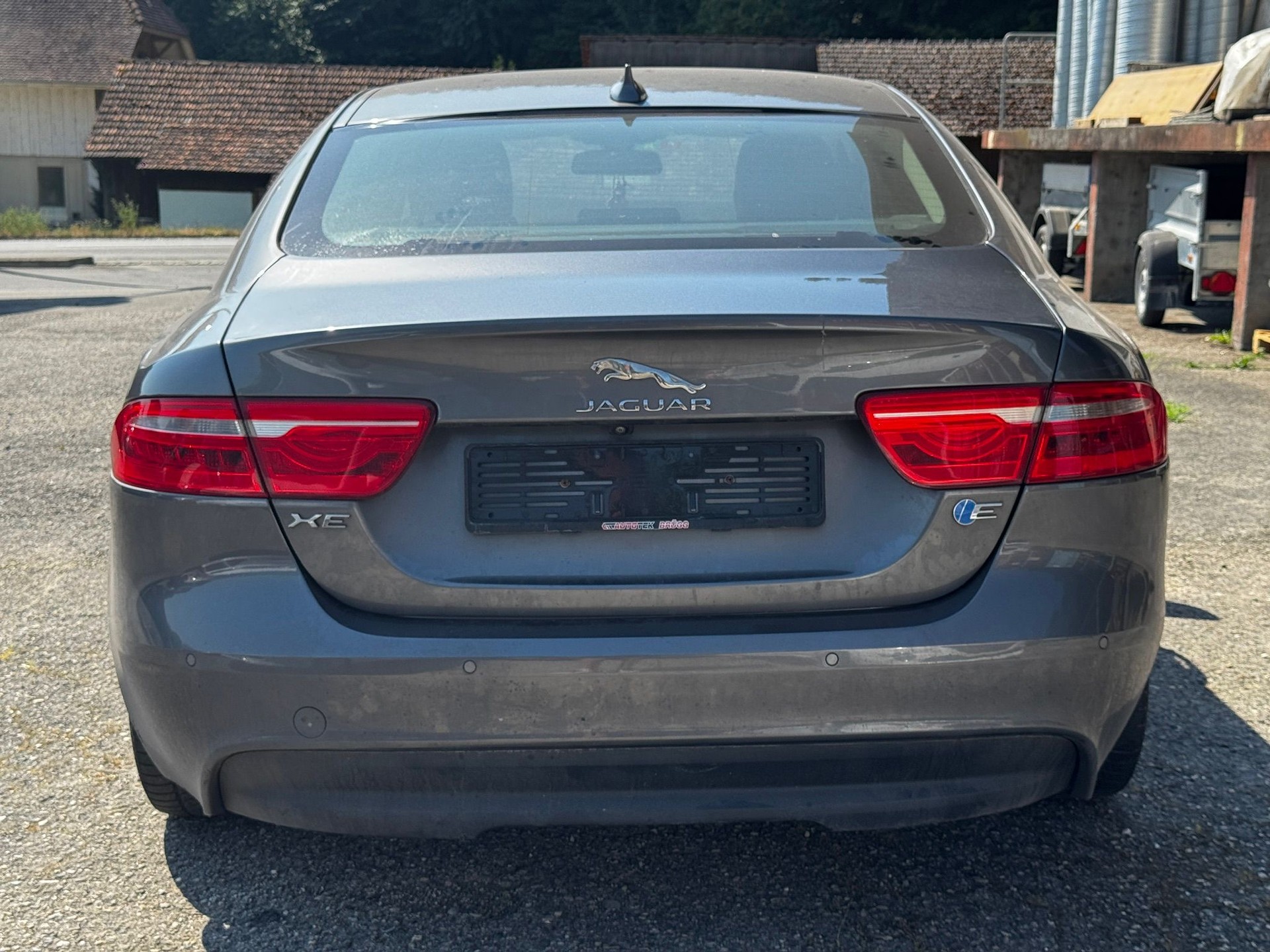 JAGUAR XE E-Performance 20d Pure Automat-image-1