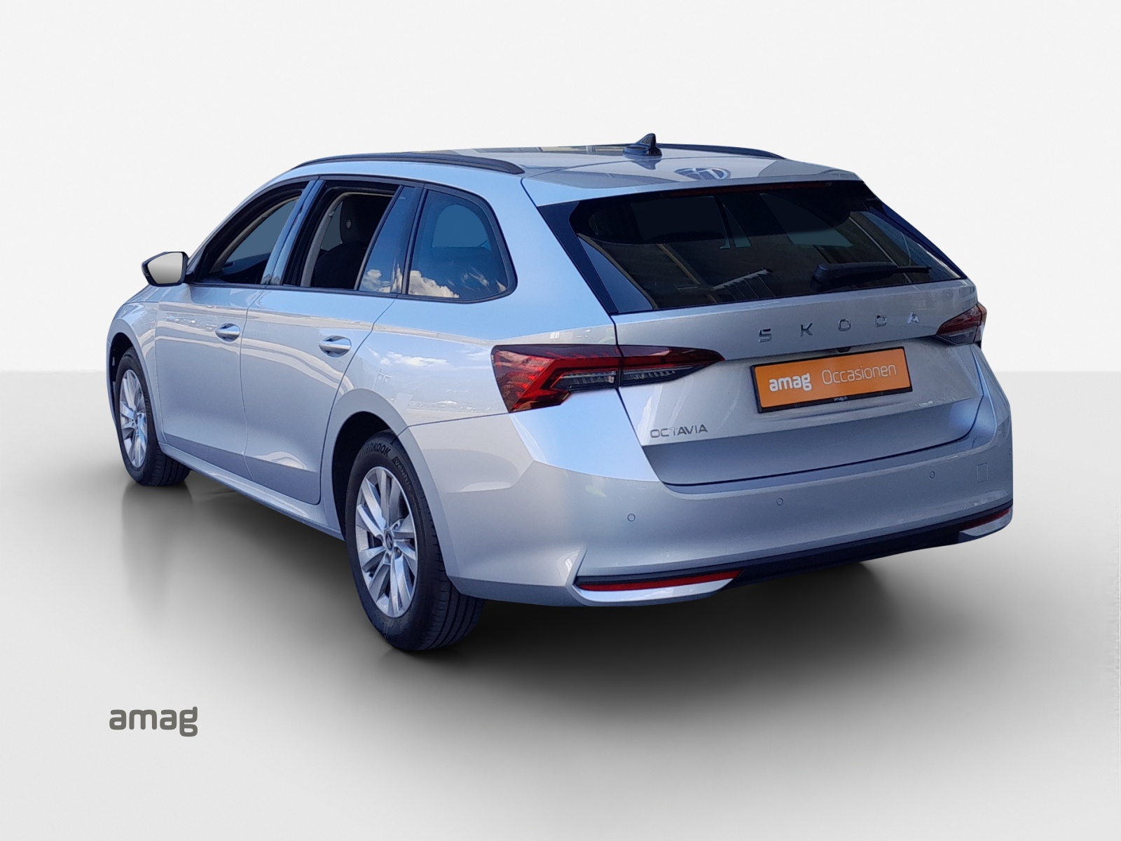 SKODA Octavia Combi 2.0 TDI DSG Selection-showroom-element-2