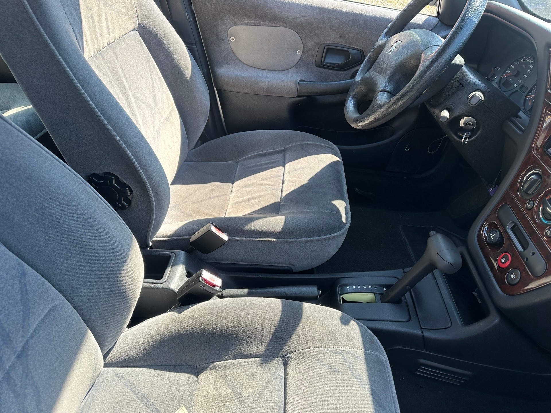 PEUGEOT 306 1.8 XT A-image-5