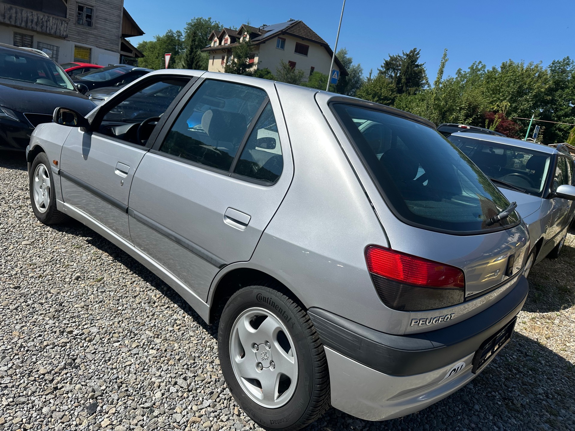 PEUGEOT 306 1.8 XT A-image-3