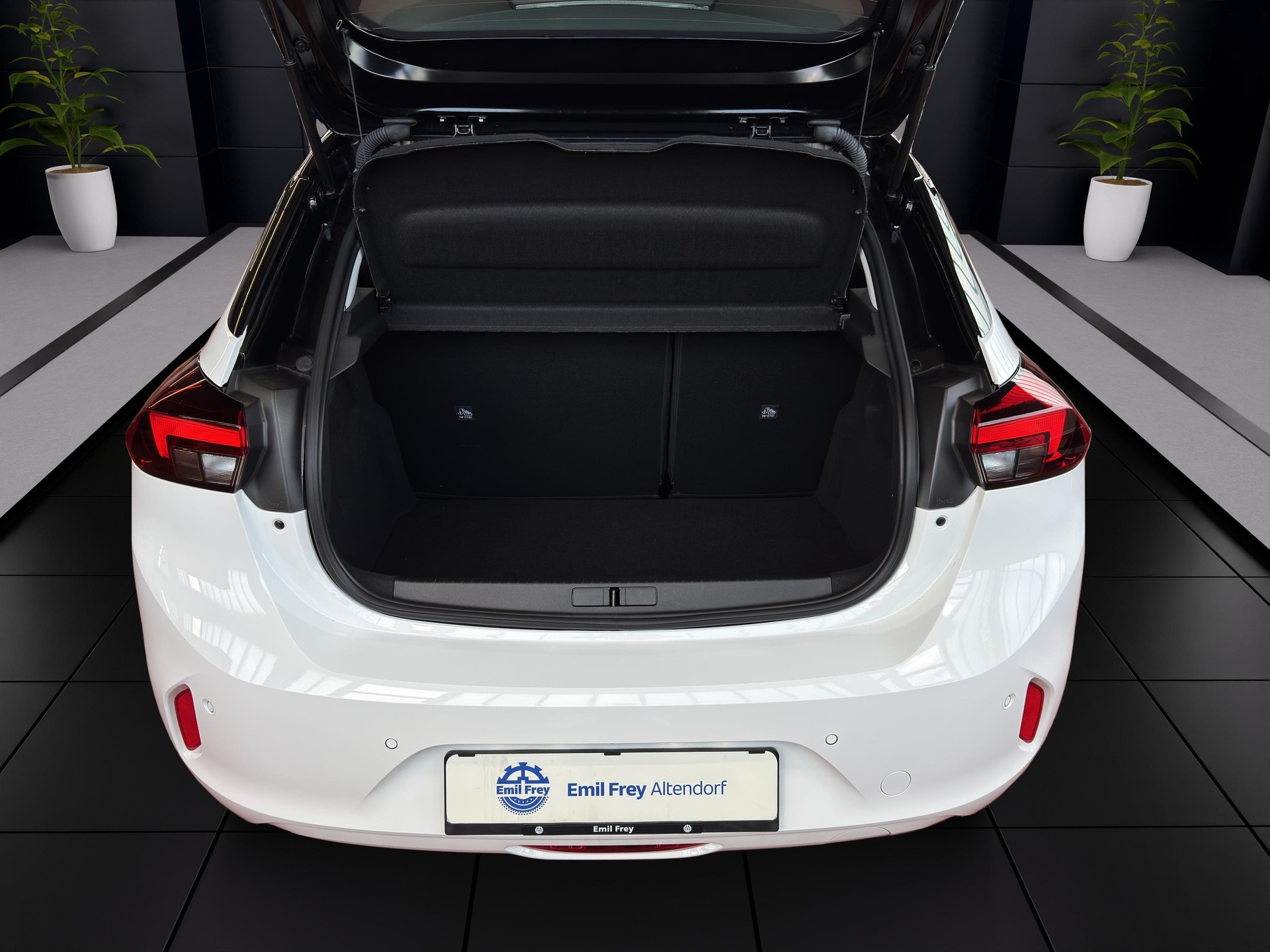 OPEL Corsa-e Elegance-image-8