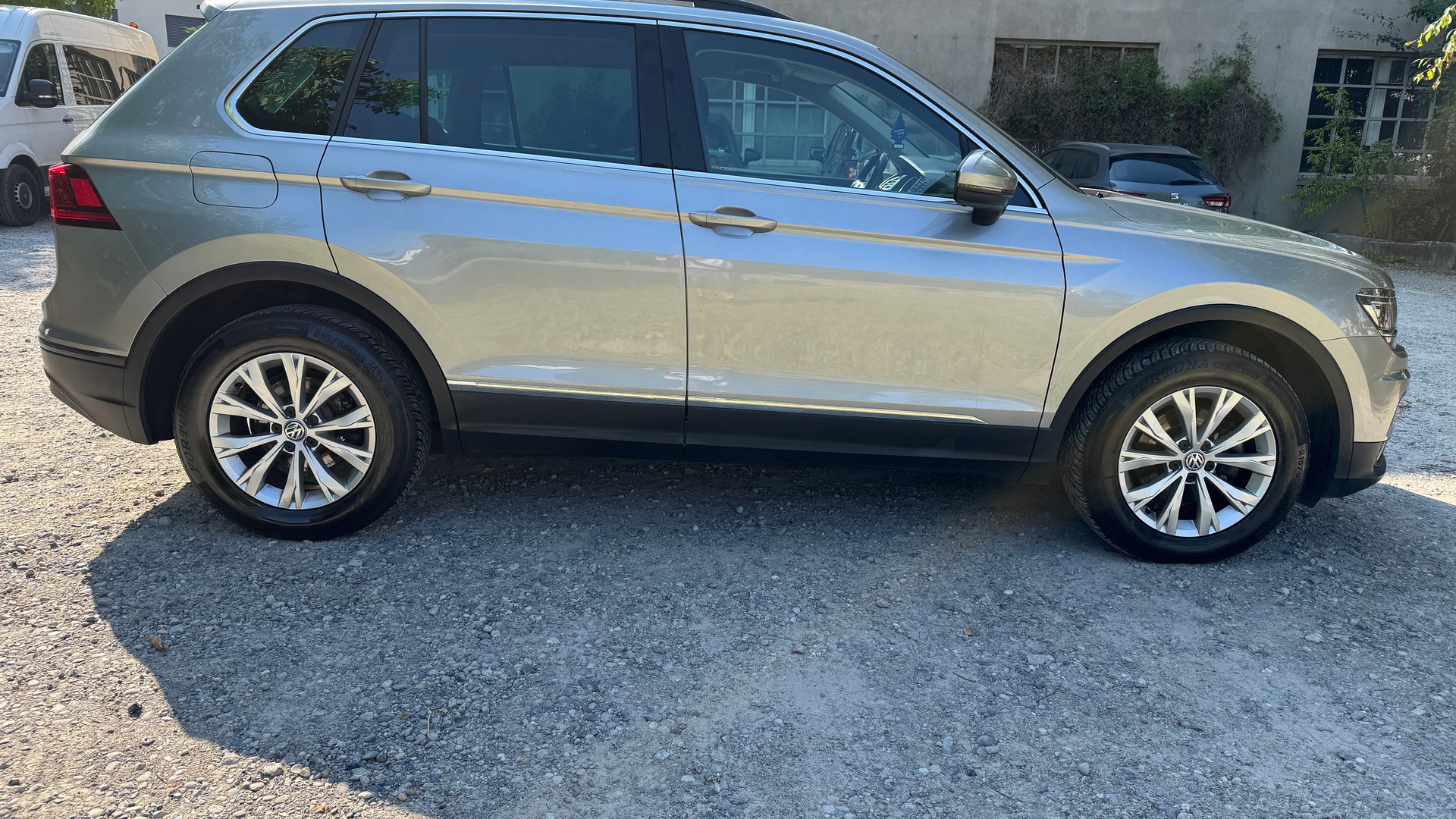 VW Tiguan 2.0 TDI SCR Highline 4Motion DSG-image-2