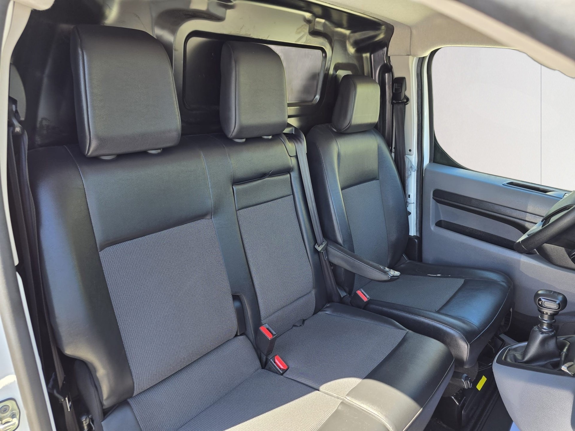 CITROEN Jumpy 2.0 BlueHDi 150 M Attraction-image-18