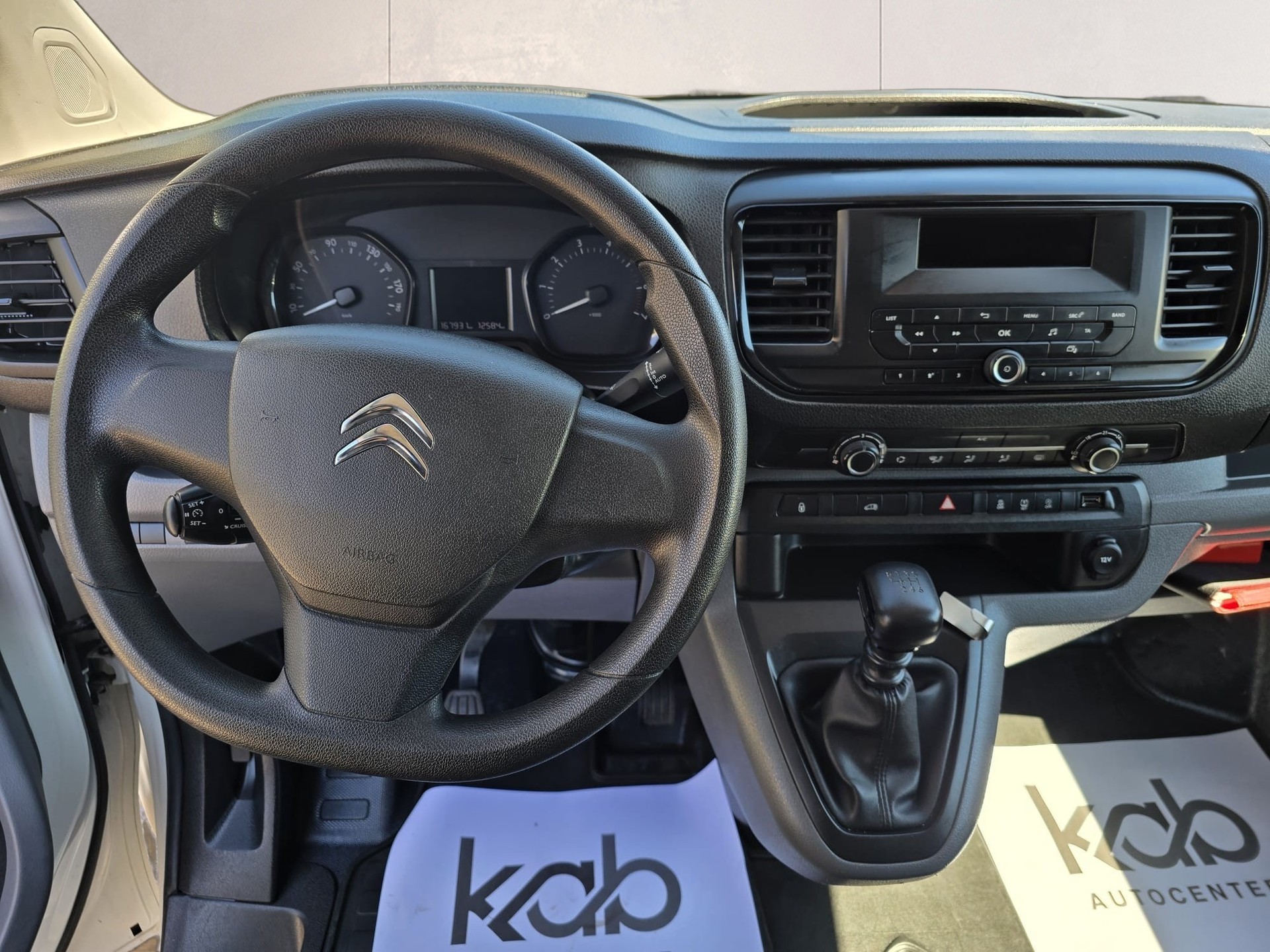 CITROEN Jumpy 2.0 BlueHDi 150 M Attraction-image-16