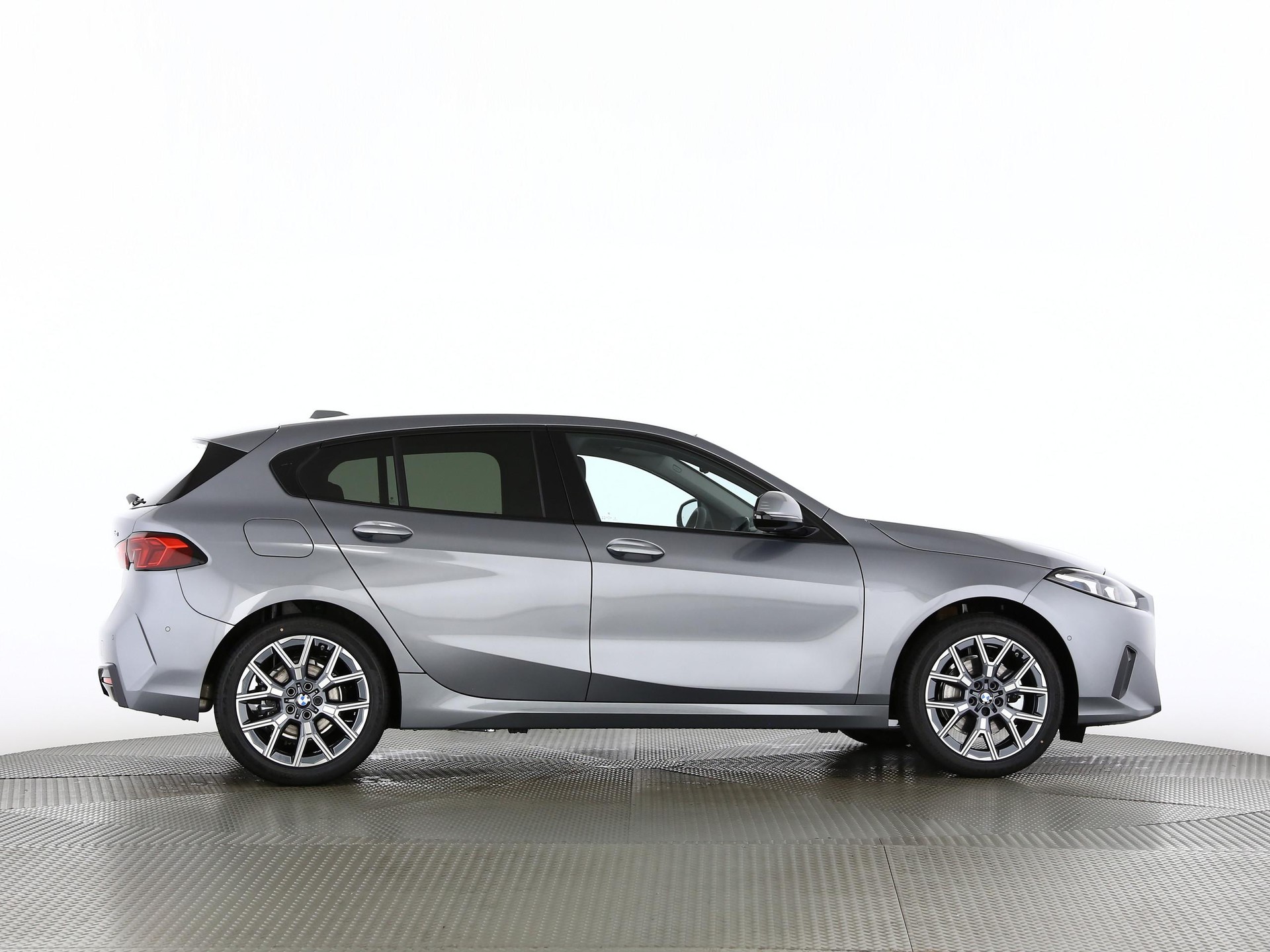 BMW 120i-image-22