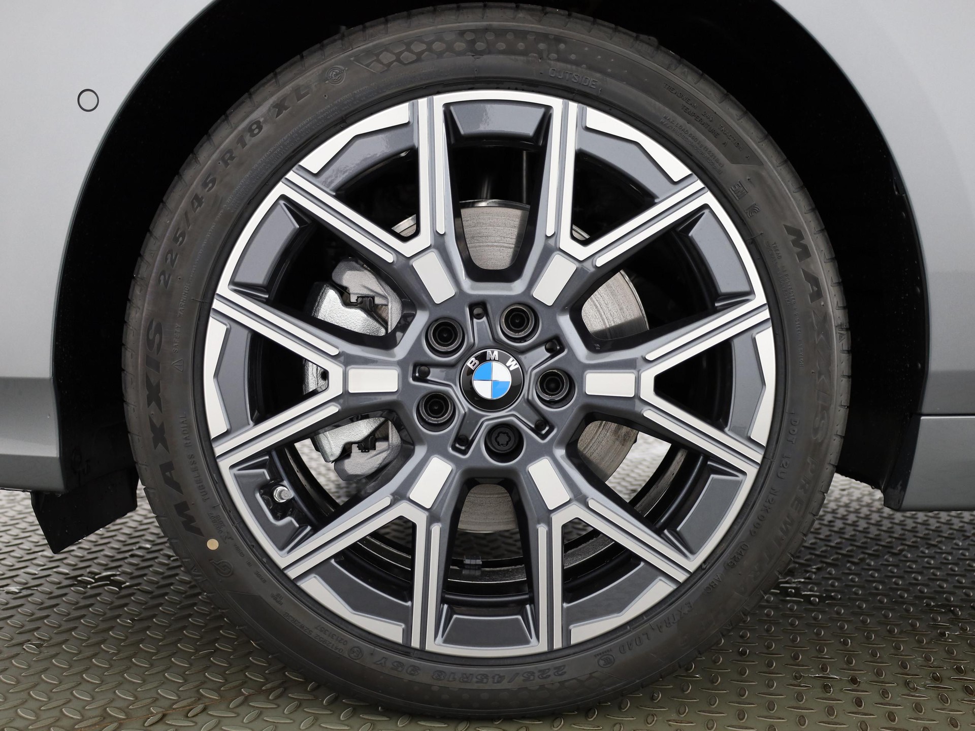 BMW 120i-image-3