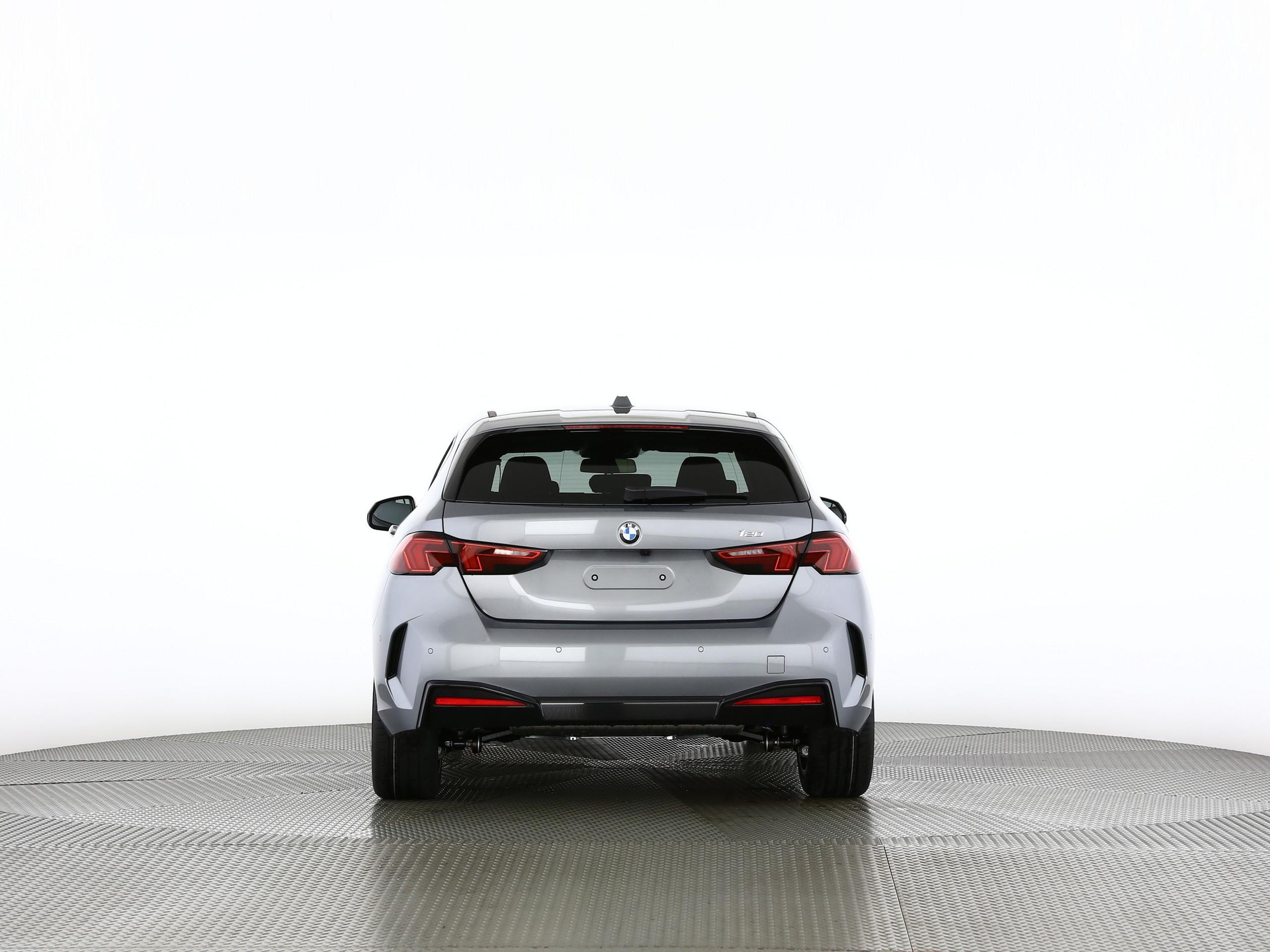 BMW 120i-image-16