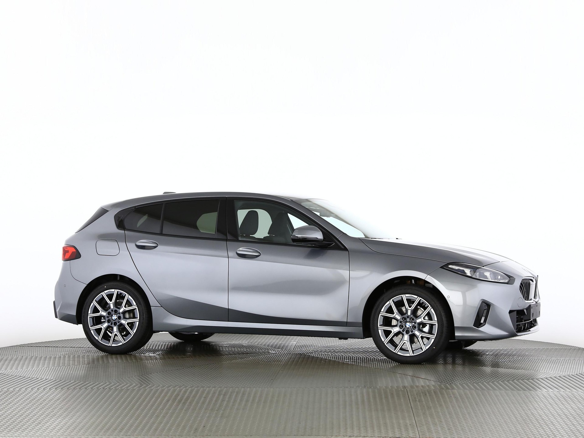 BMW 120i-image-24