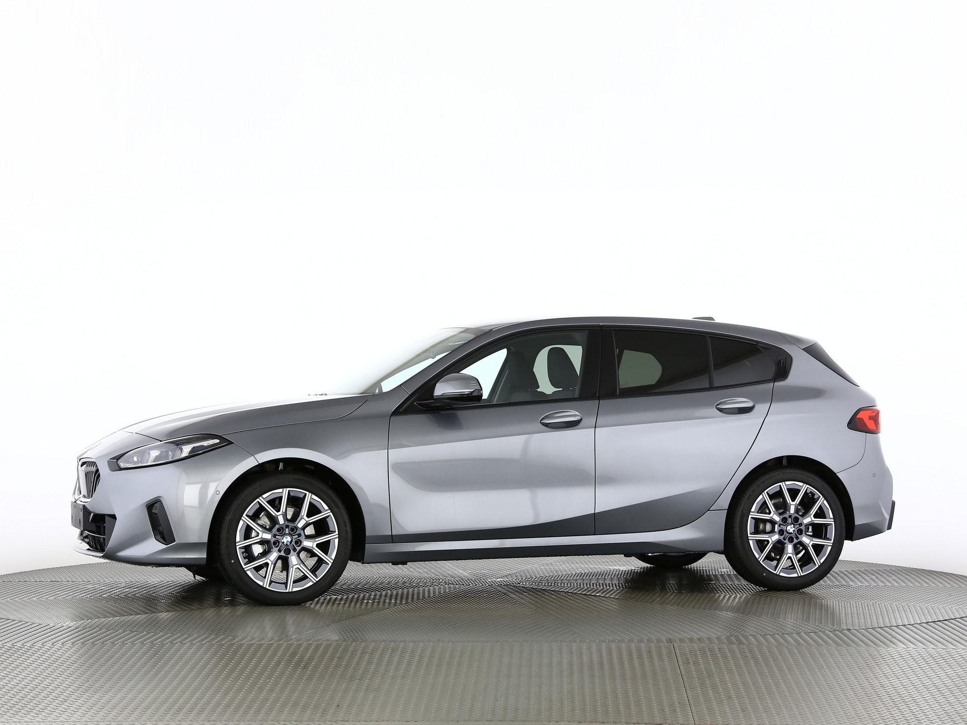 BMW 120i-image-10
