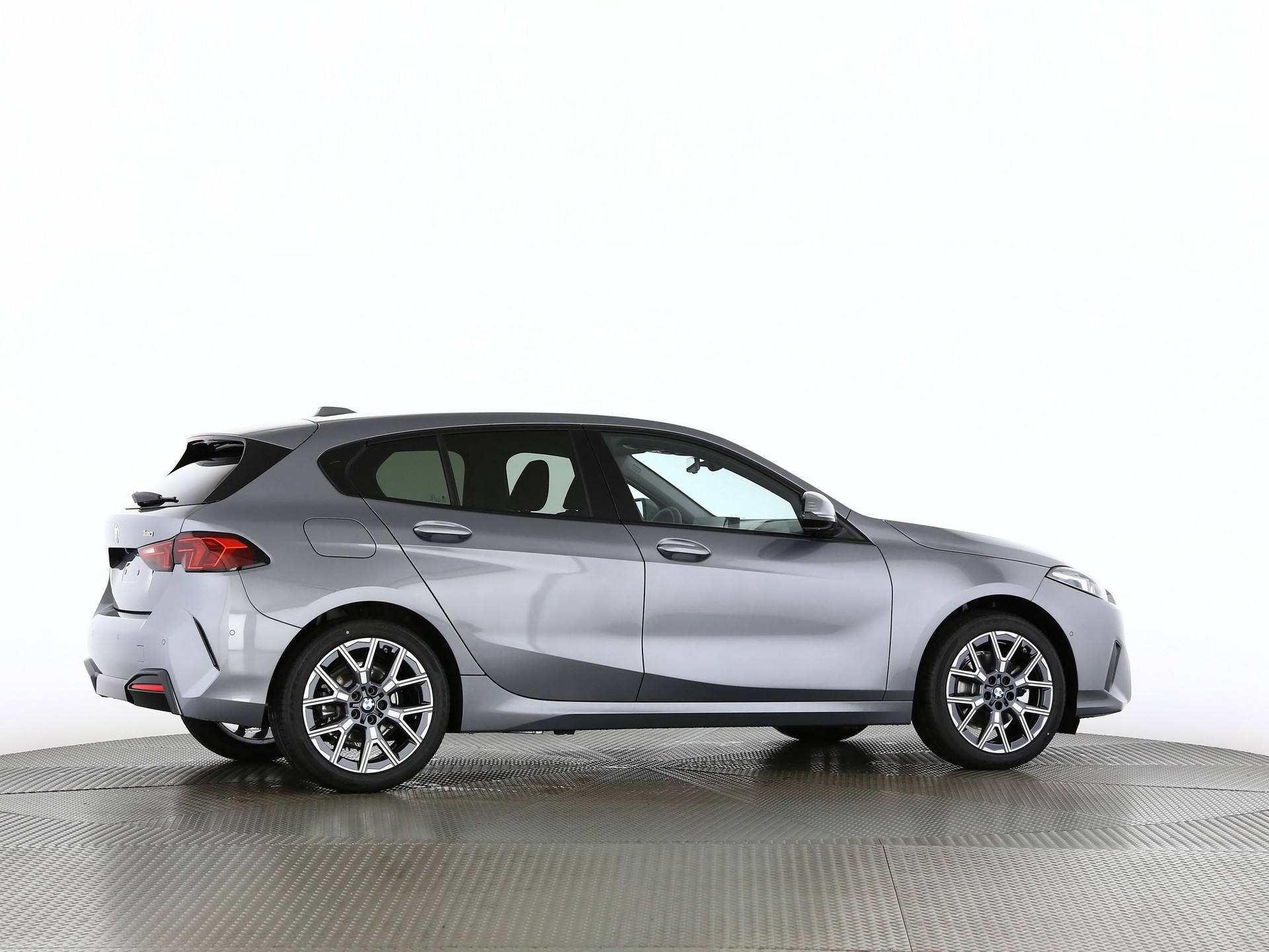 BMW 120i-image-21