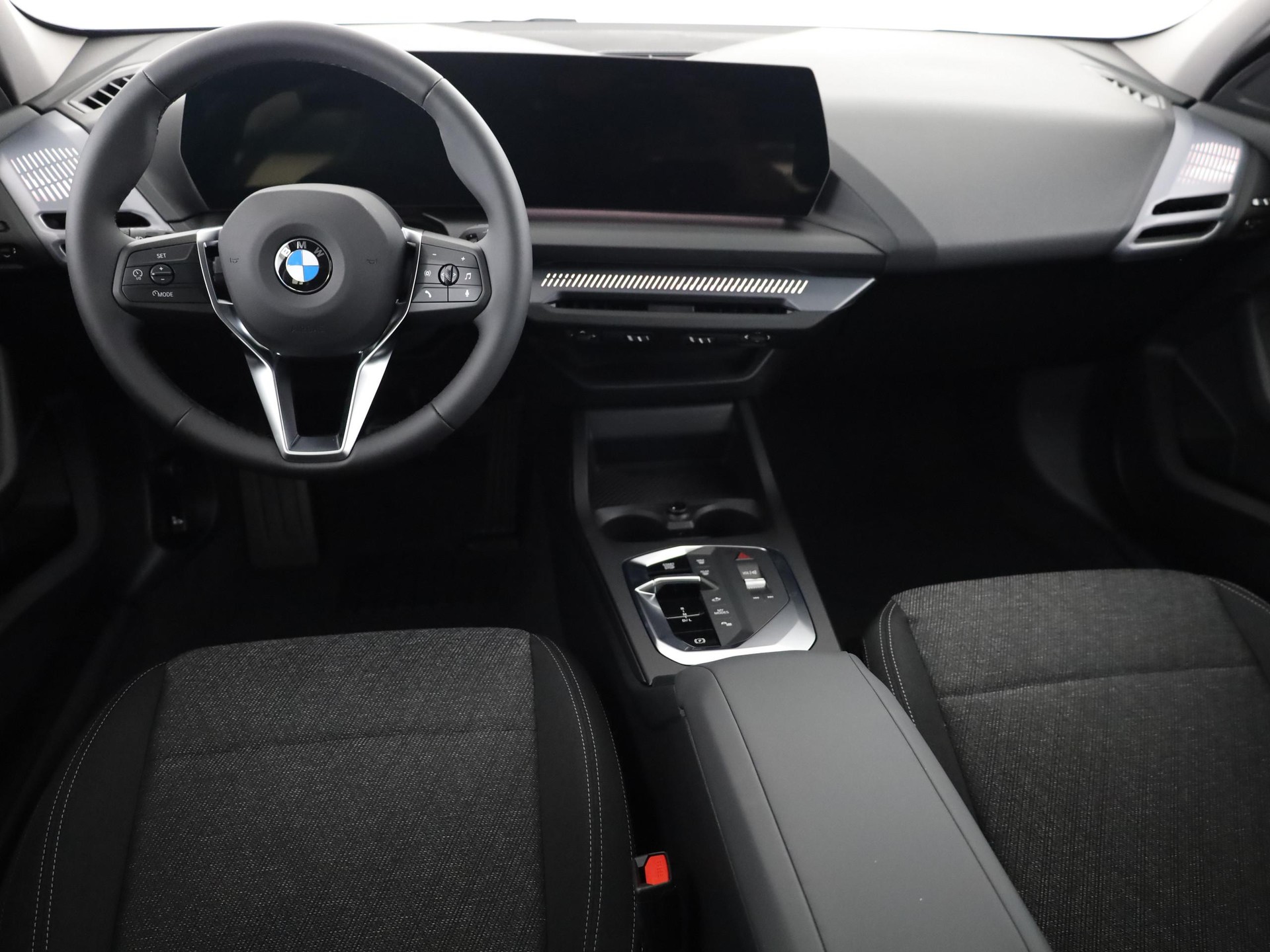 BMW 120i-image-5