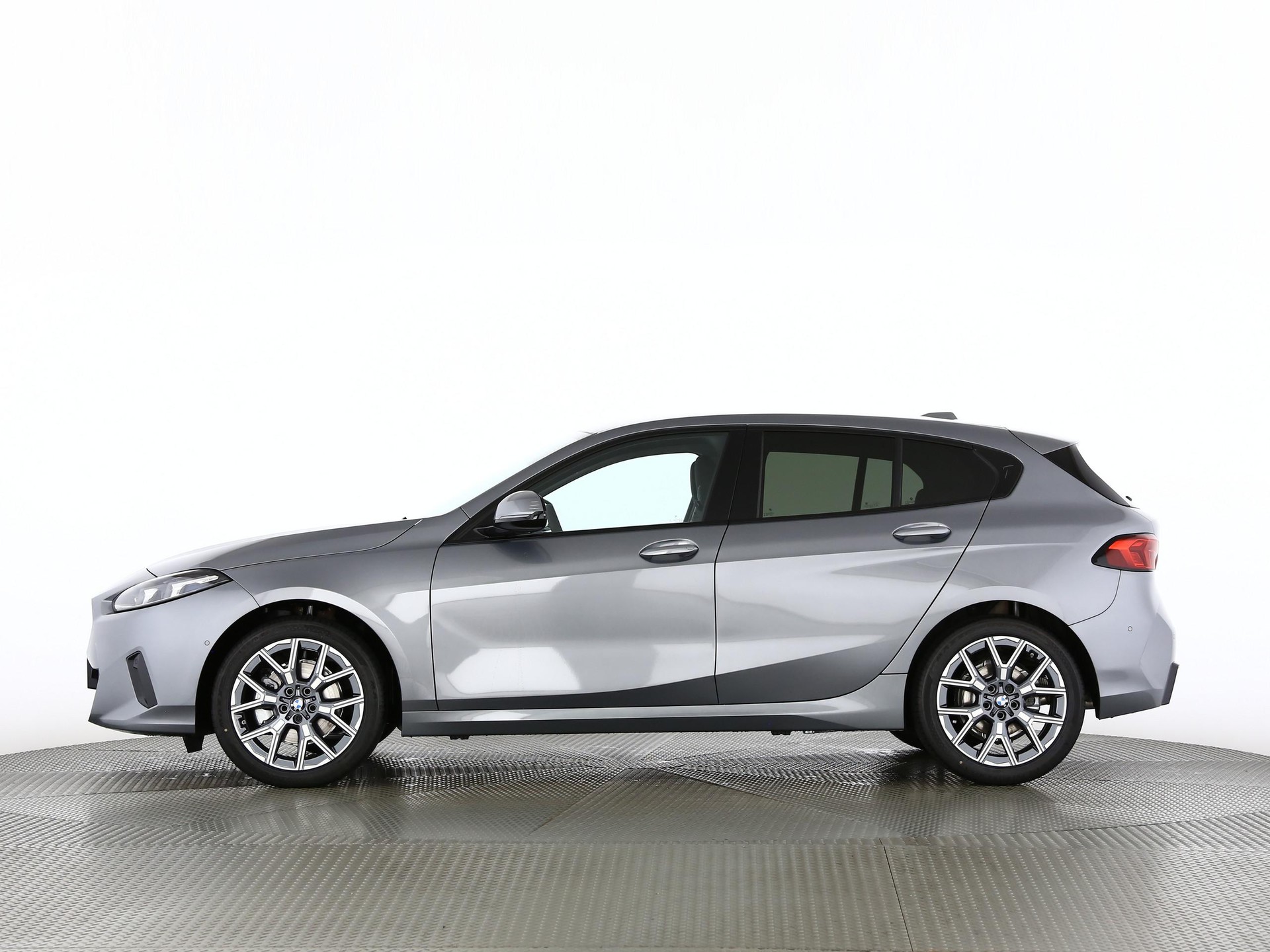 BMW 120i-image-11