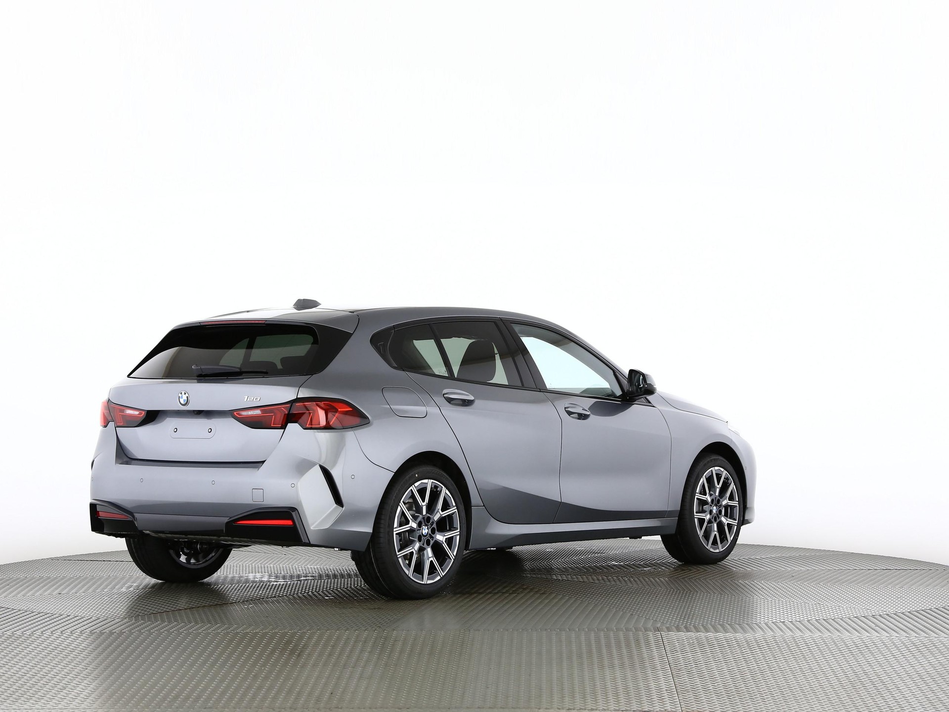 BMW 120i-image-19