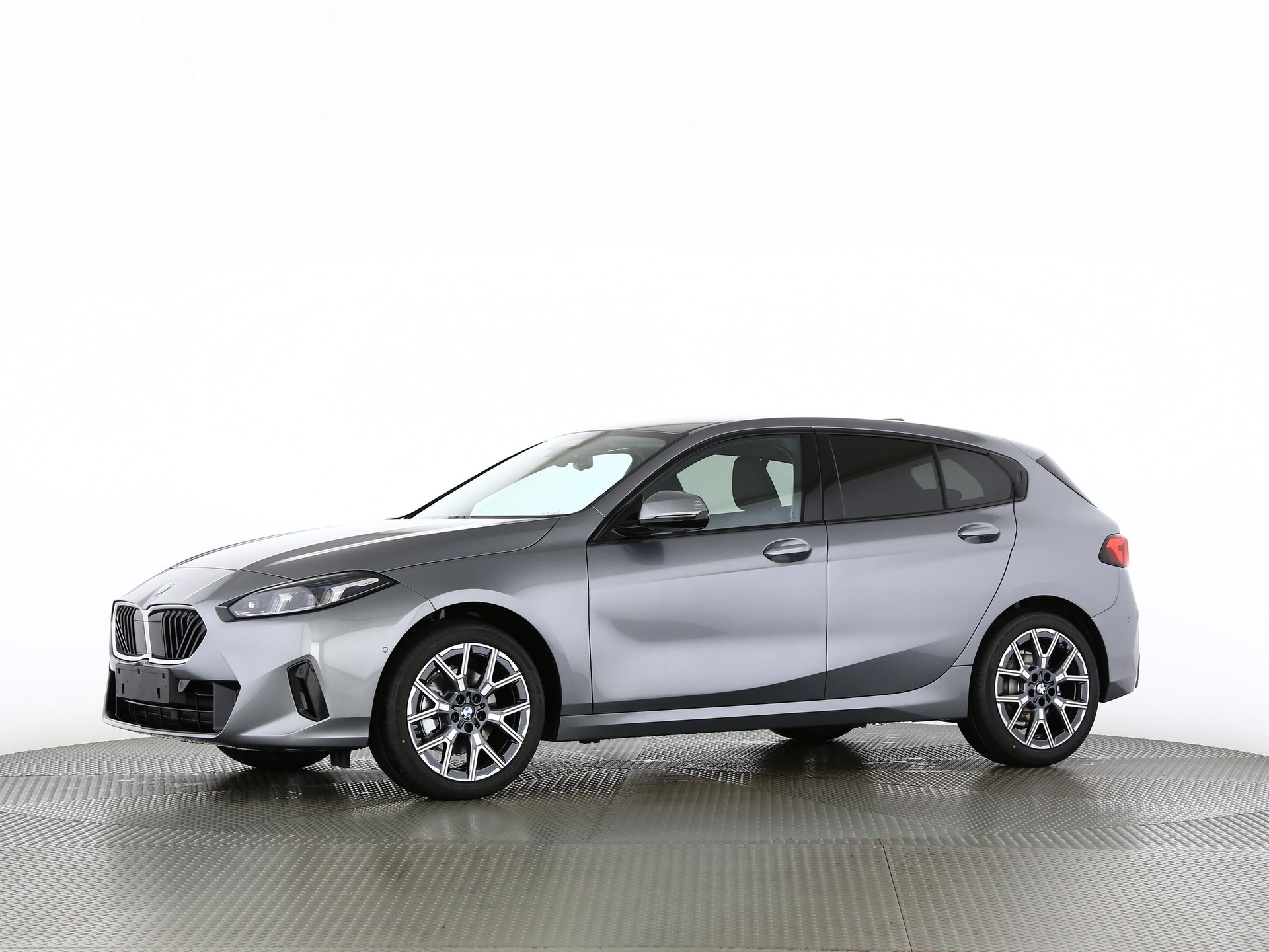 BMW 120i-image-9