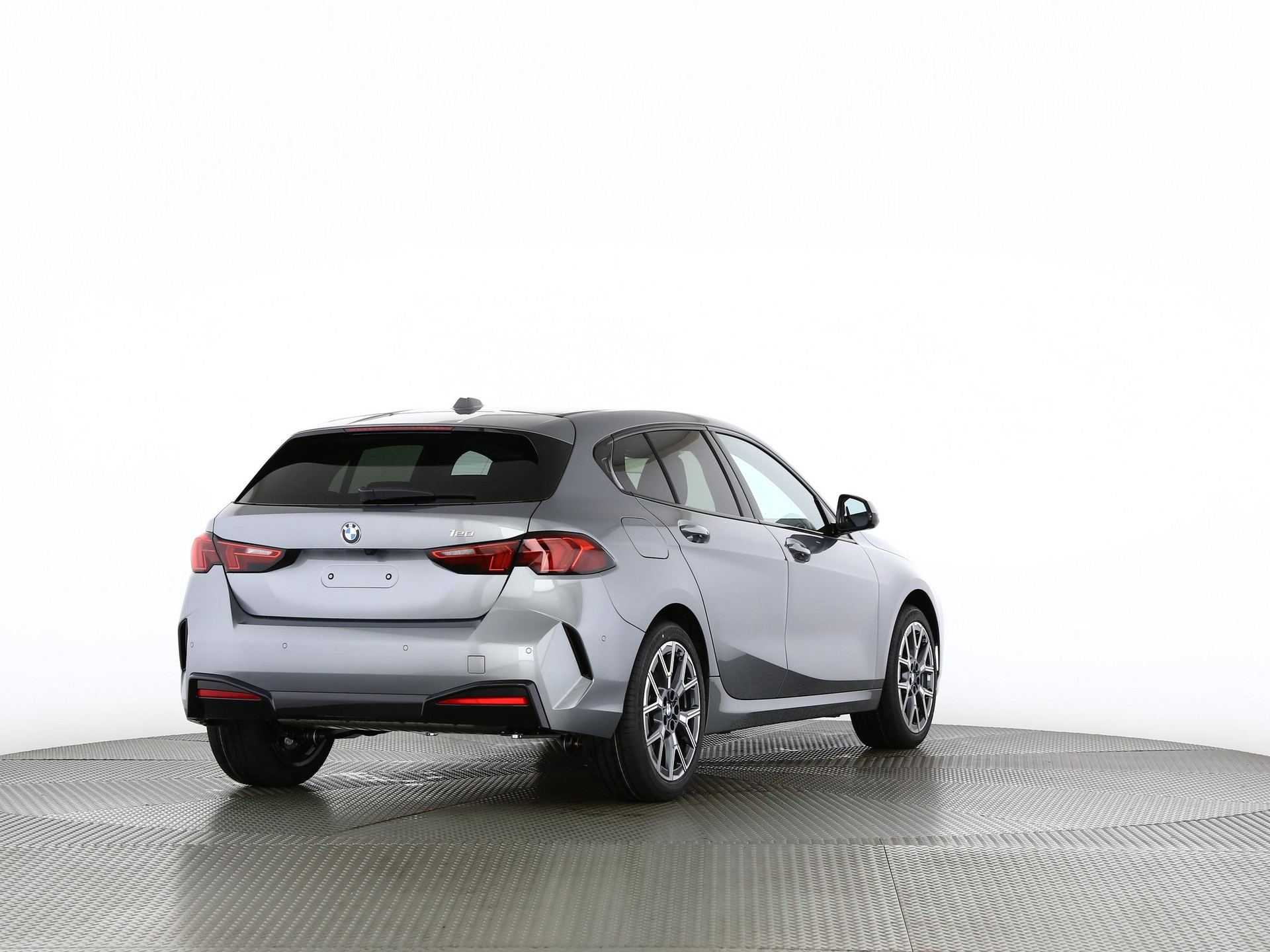 BMW 120i-image-18