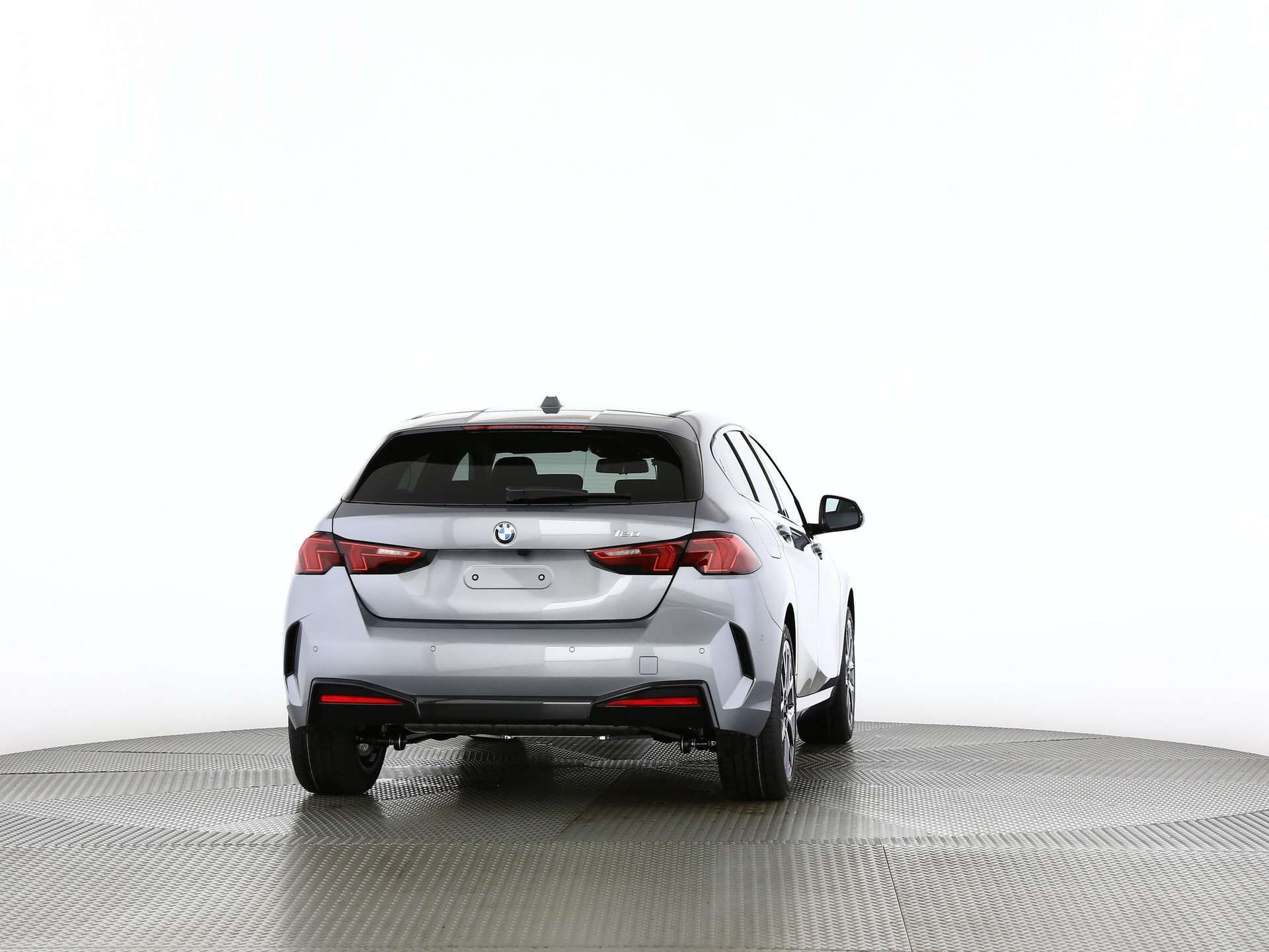 BMW 120i-image-17