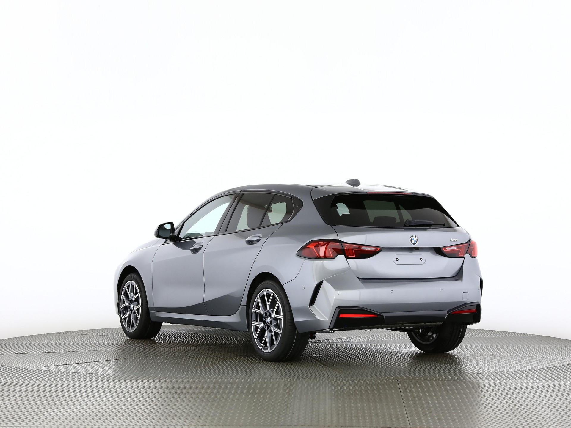 BMW 120i-image-15
