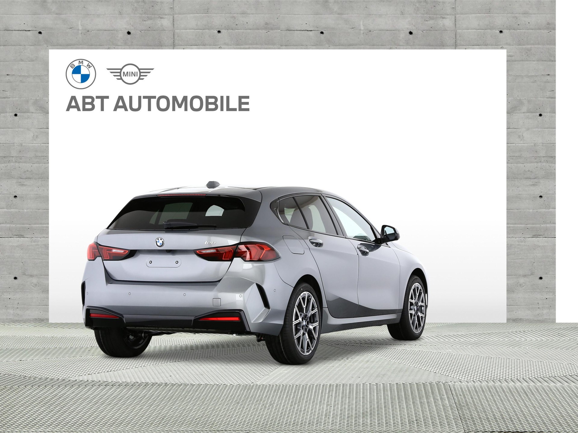 BMW 120i-image-2