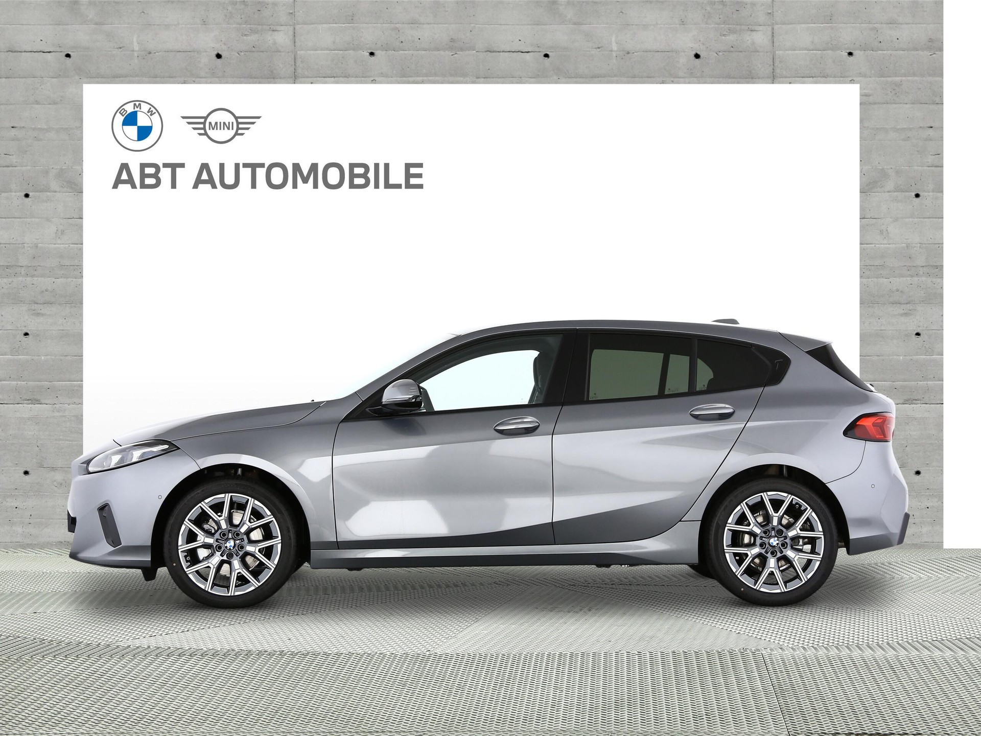 BMW 120i-image-1