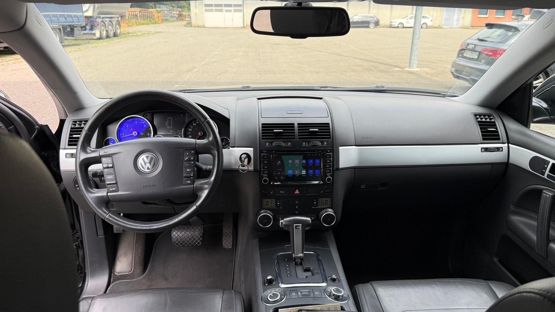 VW Touareg 3.0 TDI Tiptronic-image-10