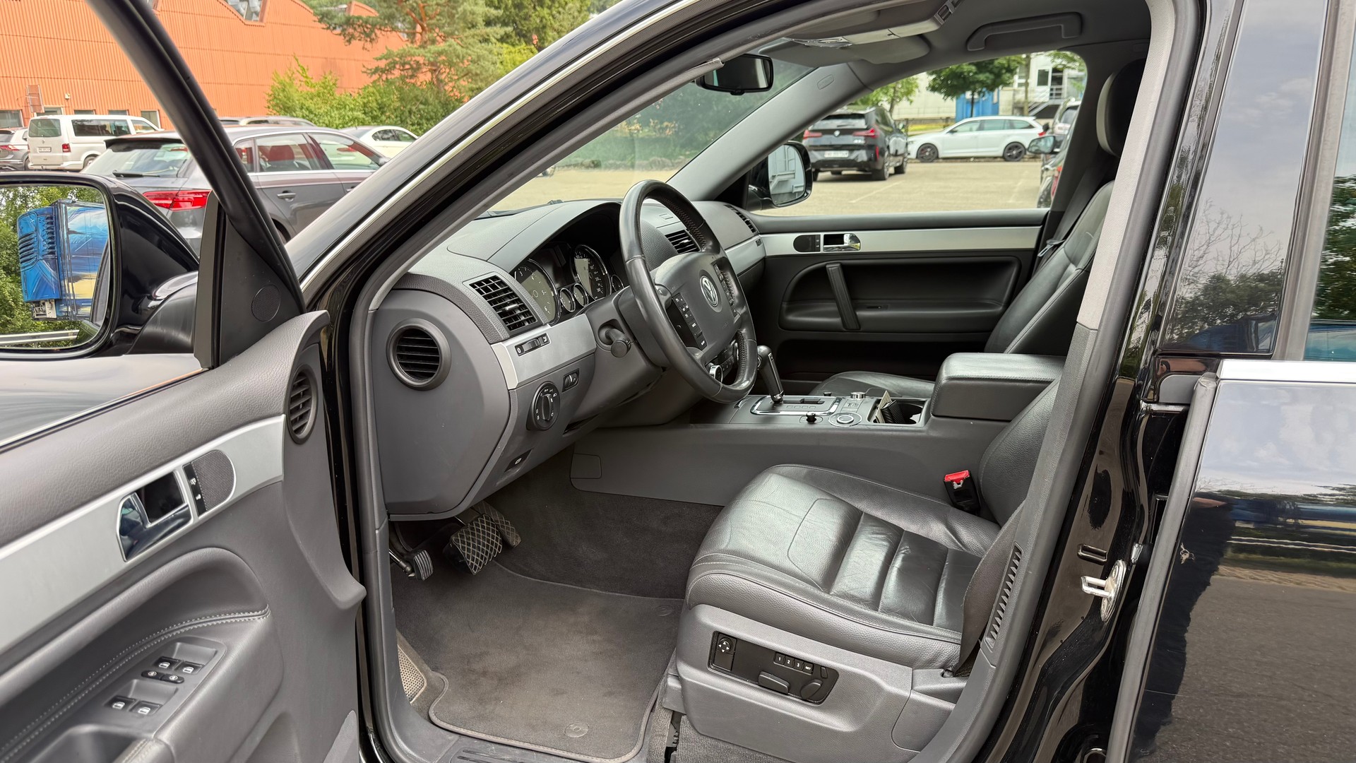 VW Touareg 3.0 TDI Tiptronic-image-11
