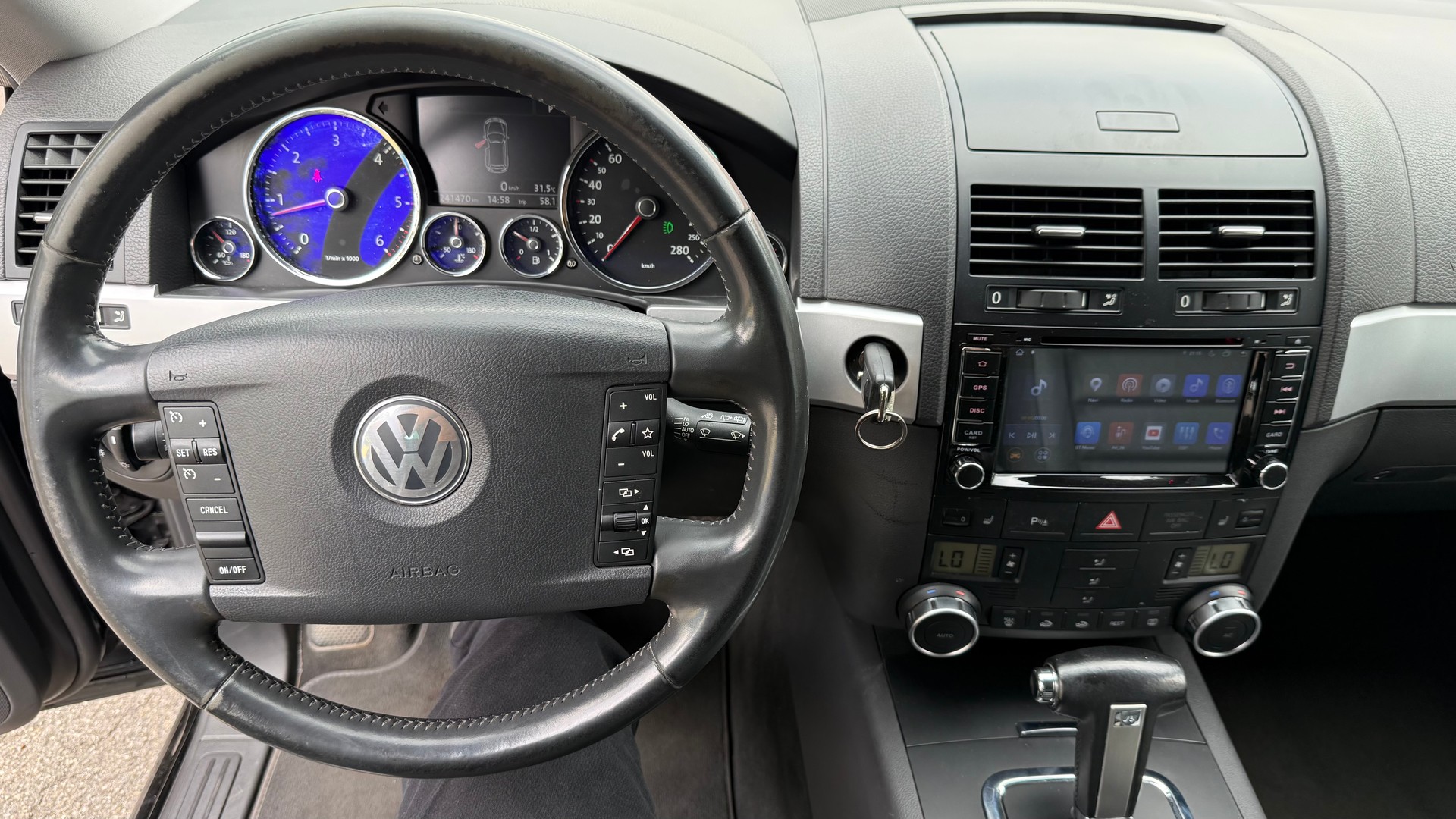 VW Touareg 3.0 TDI Tiptronic-image-9