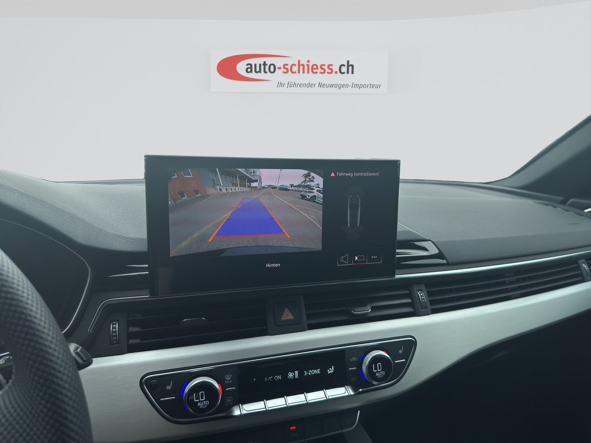 AUDI A4 Avant 40 TDI S line-image-13