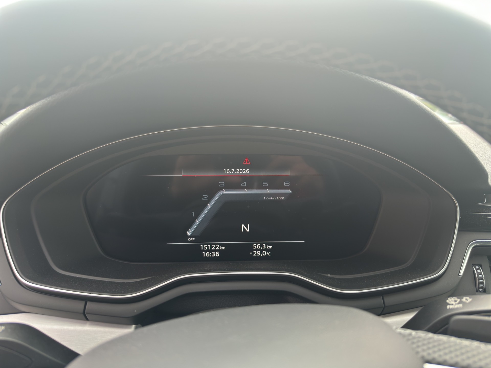 AUDI A4 Avant 40 TDI S line-image-11