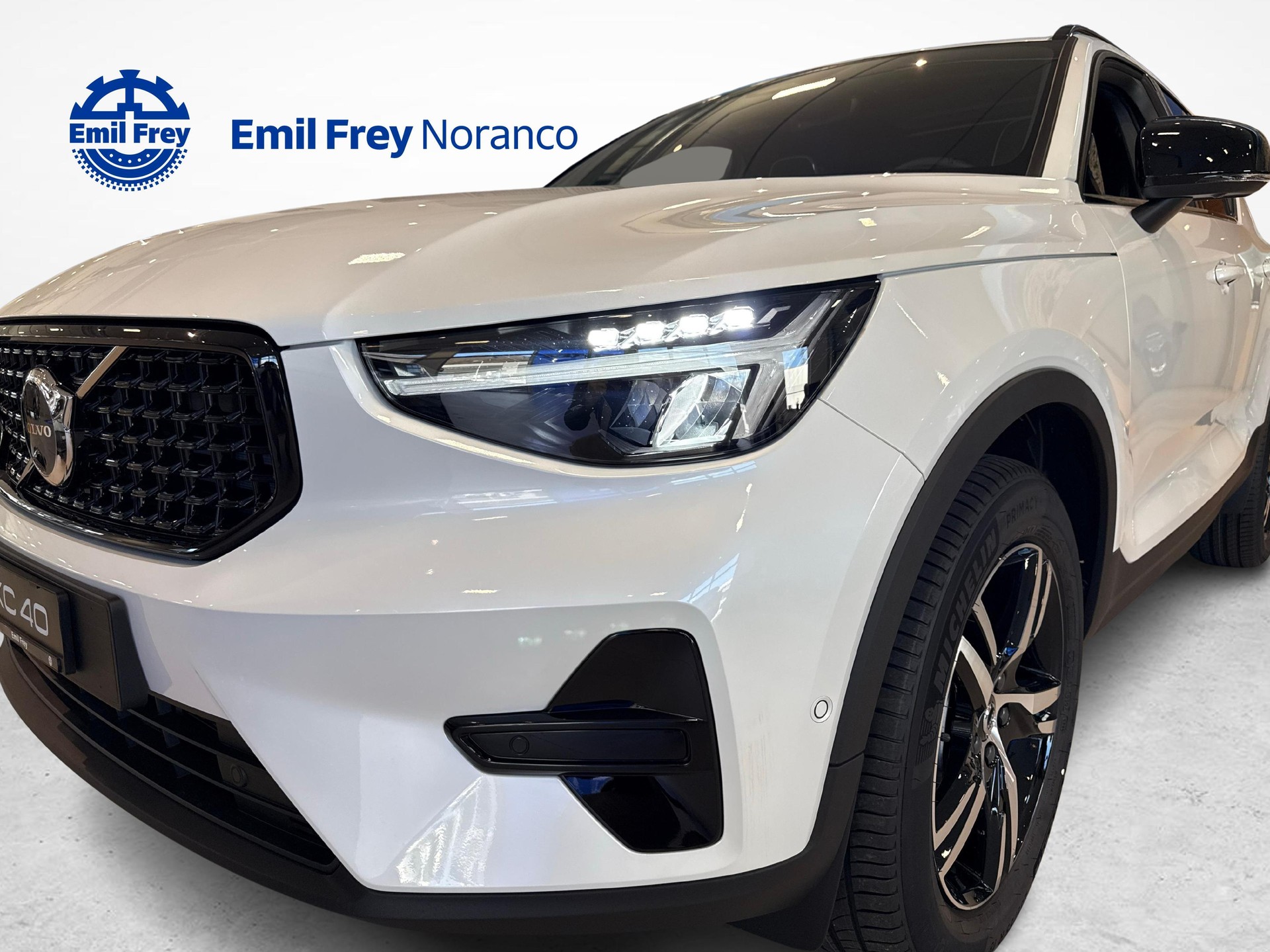 VOLVO XC40 2.0 B3 MH Plus Dark-image-19