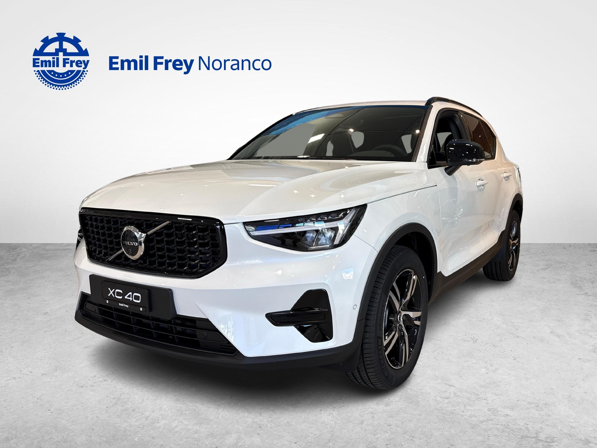 VOLVO XC40 2.0 B3 MH Plus Dark-image-0