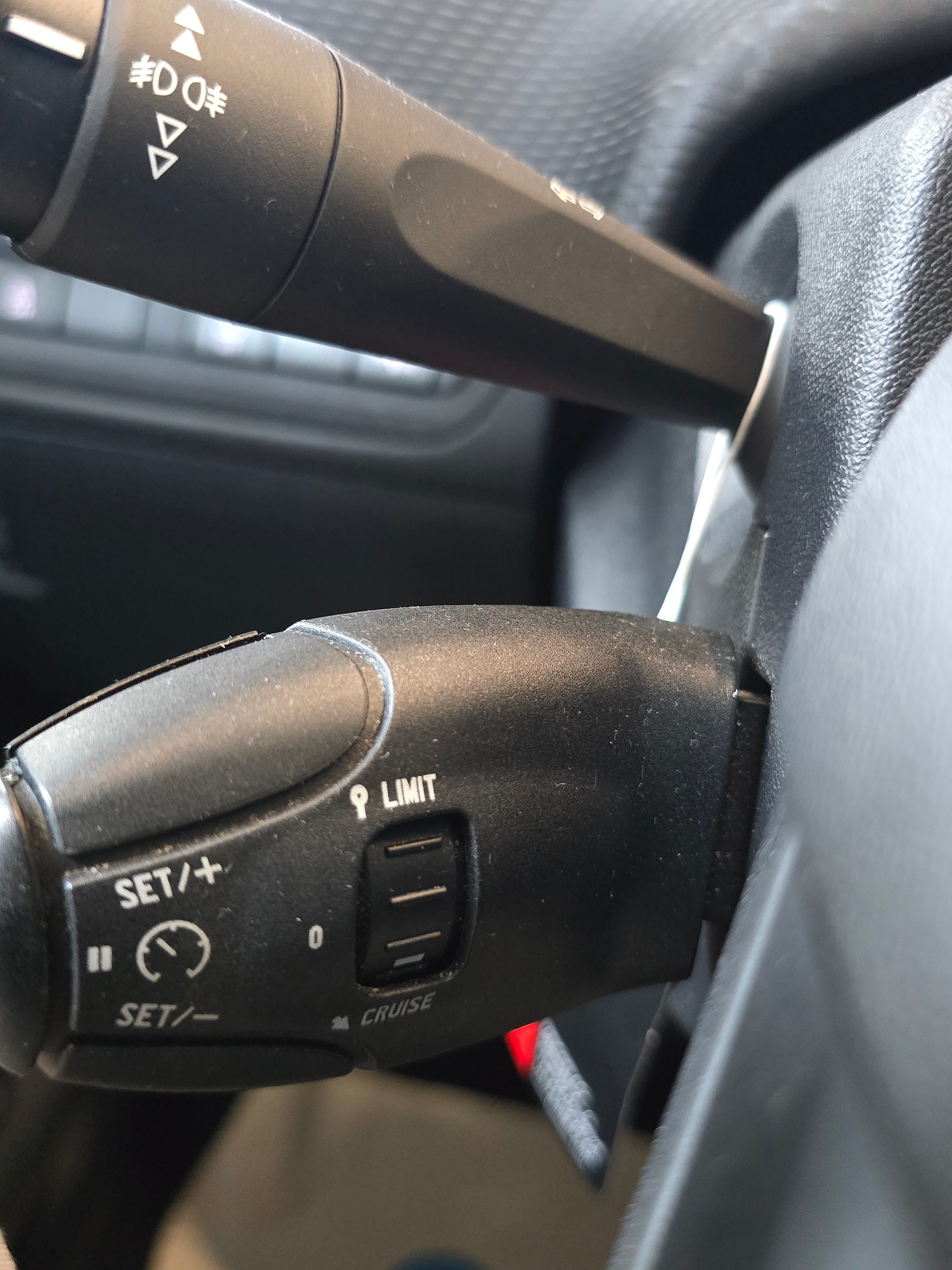 PEUGEOT 2008 1.6 VTI Allure Automatic-image-21