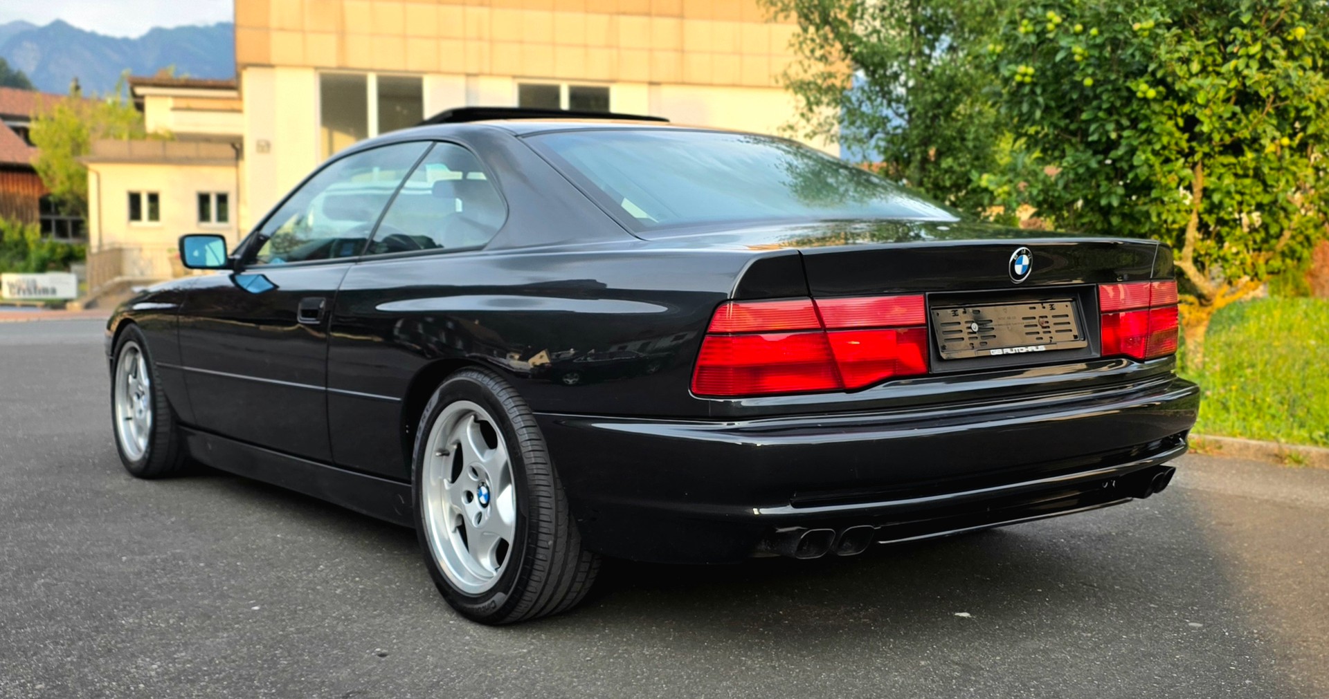 BMW 850i A-image-4
