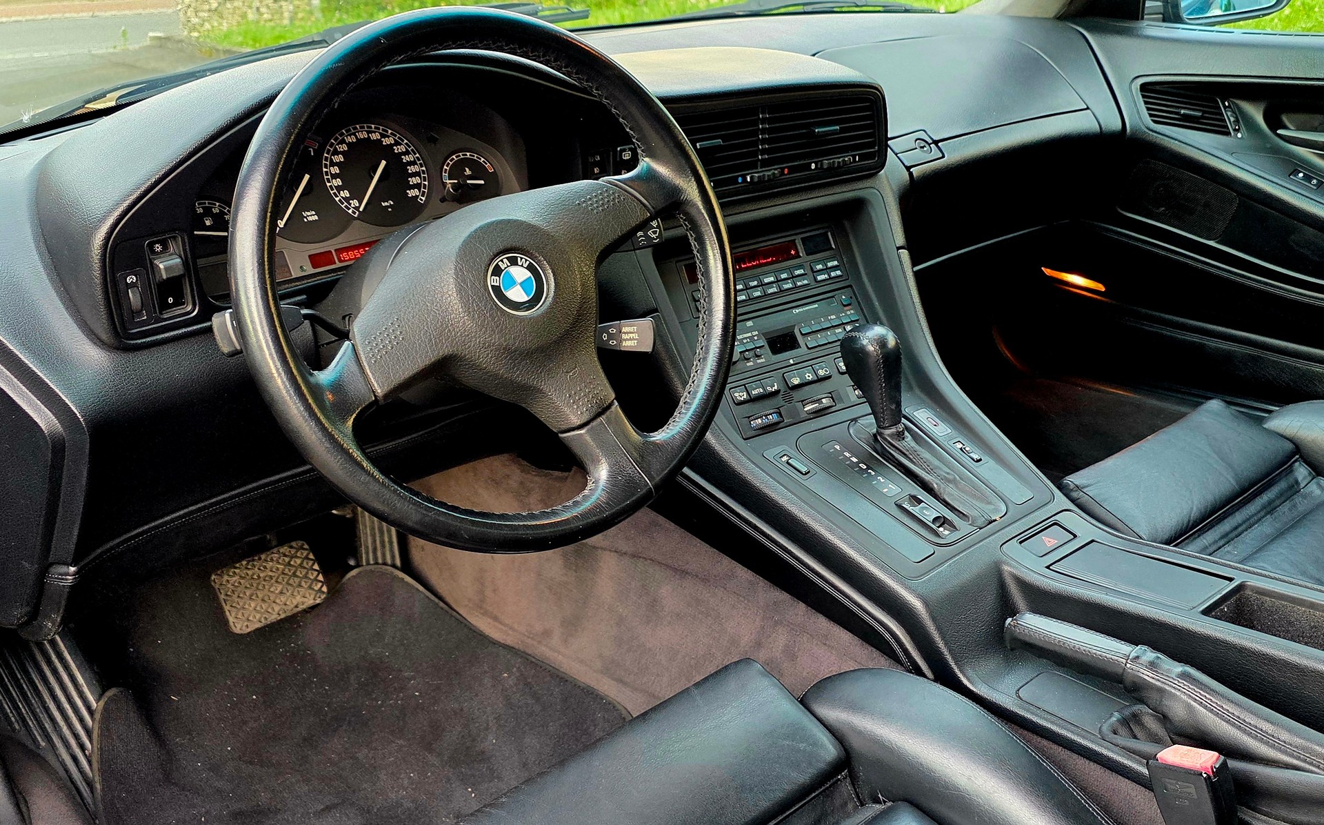 BMW 850i A-image-9