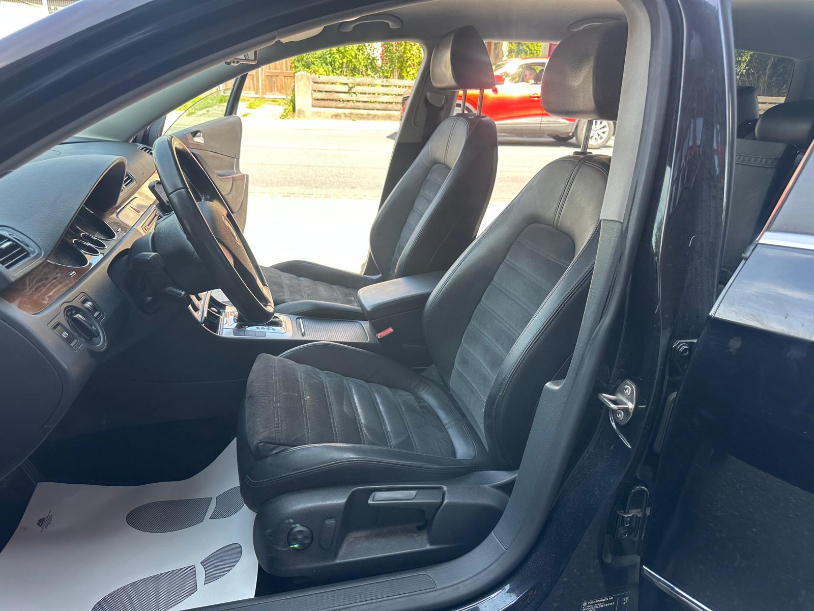 VW Passat Variant 3.2 V6 FSI Highline 4Motion-image-9