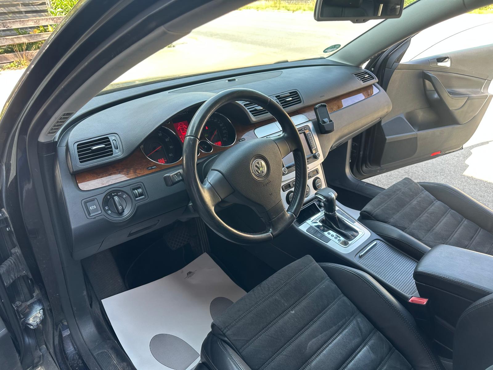 VW Passat Variant 3.2 V6 FSI Highline 4Motion-image-8
