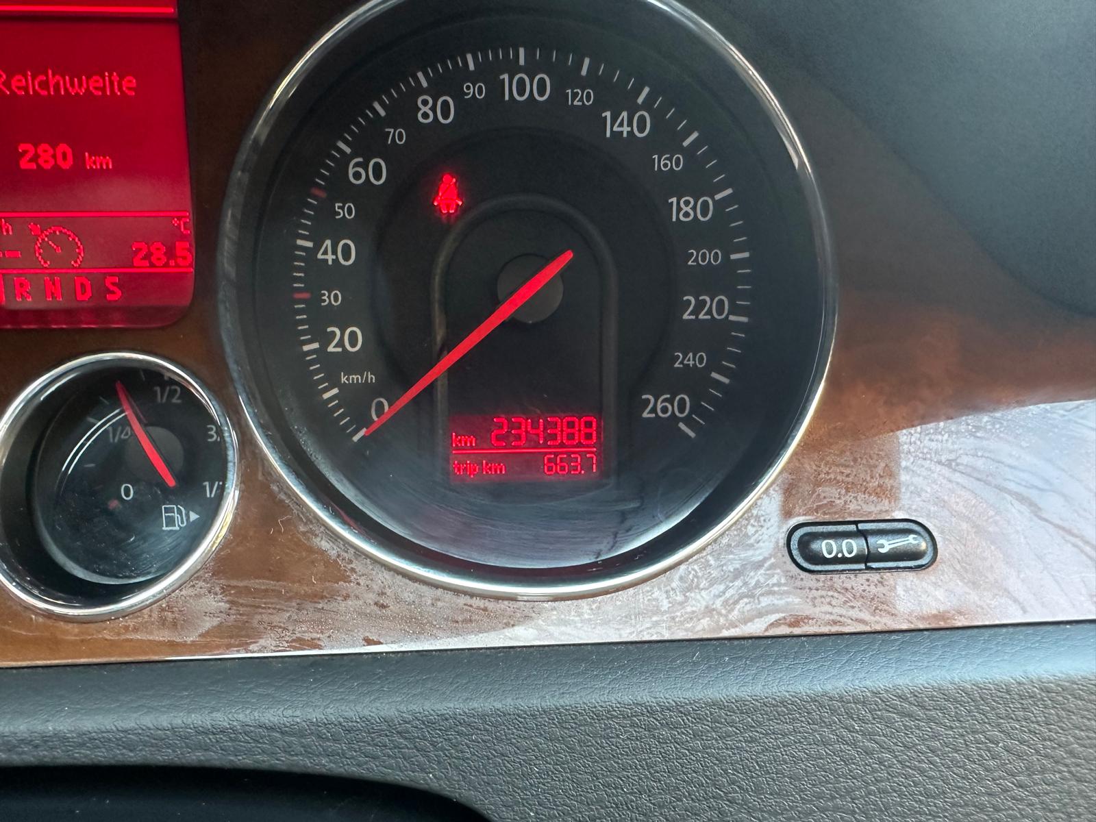 VW Passat Variant 3.2 V6 FSI Highline 4Motion-image-11