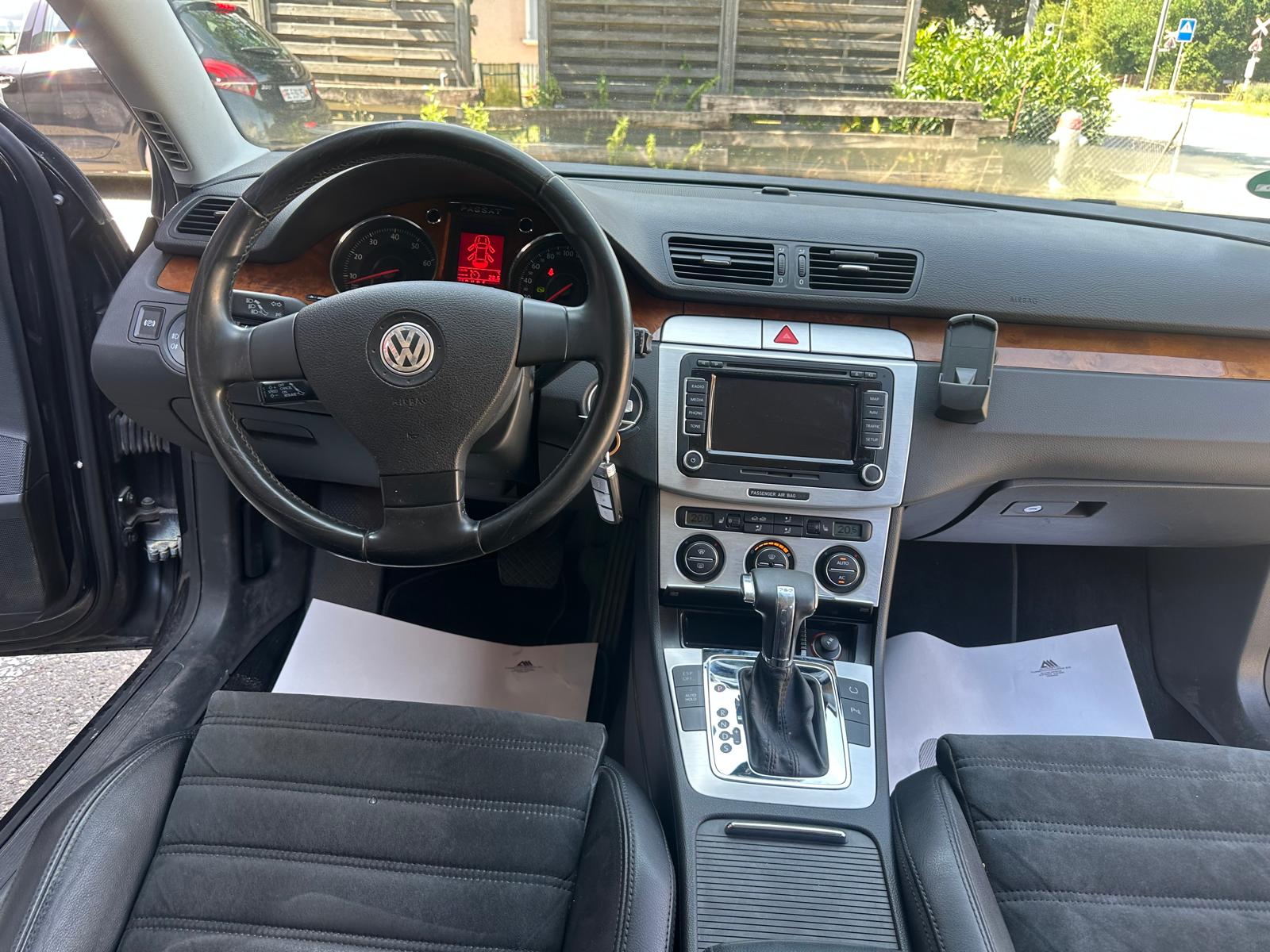 VW Passat Variant 3.2 V6 FSI Highline 4Motion-image-7