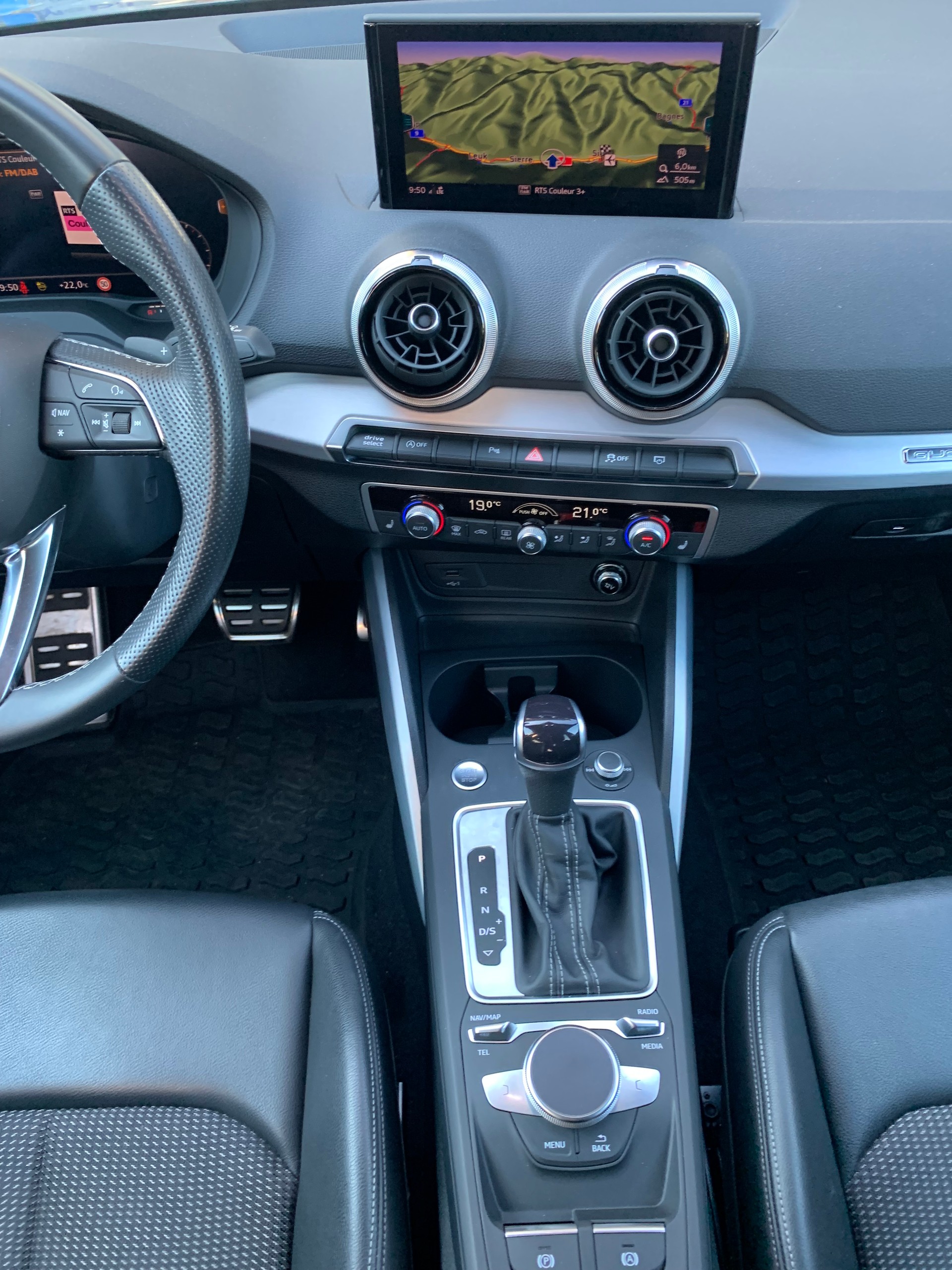 AUDI Q2 40 TFSI S line quattro S-tronic-image-19