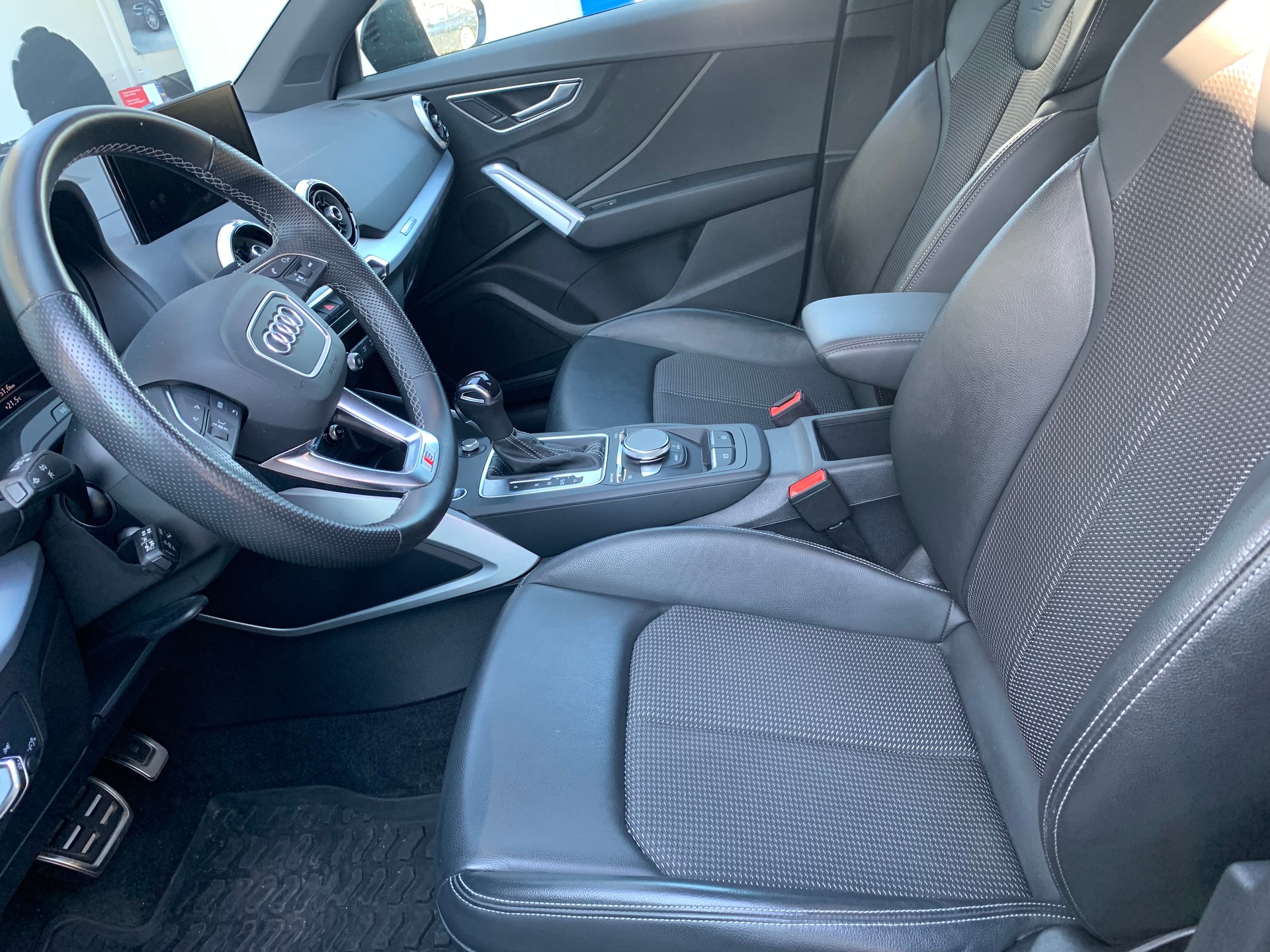 AUDI Q2 40 TFSI S line quattro S-tronic-image-15