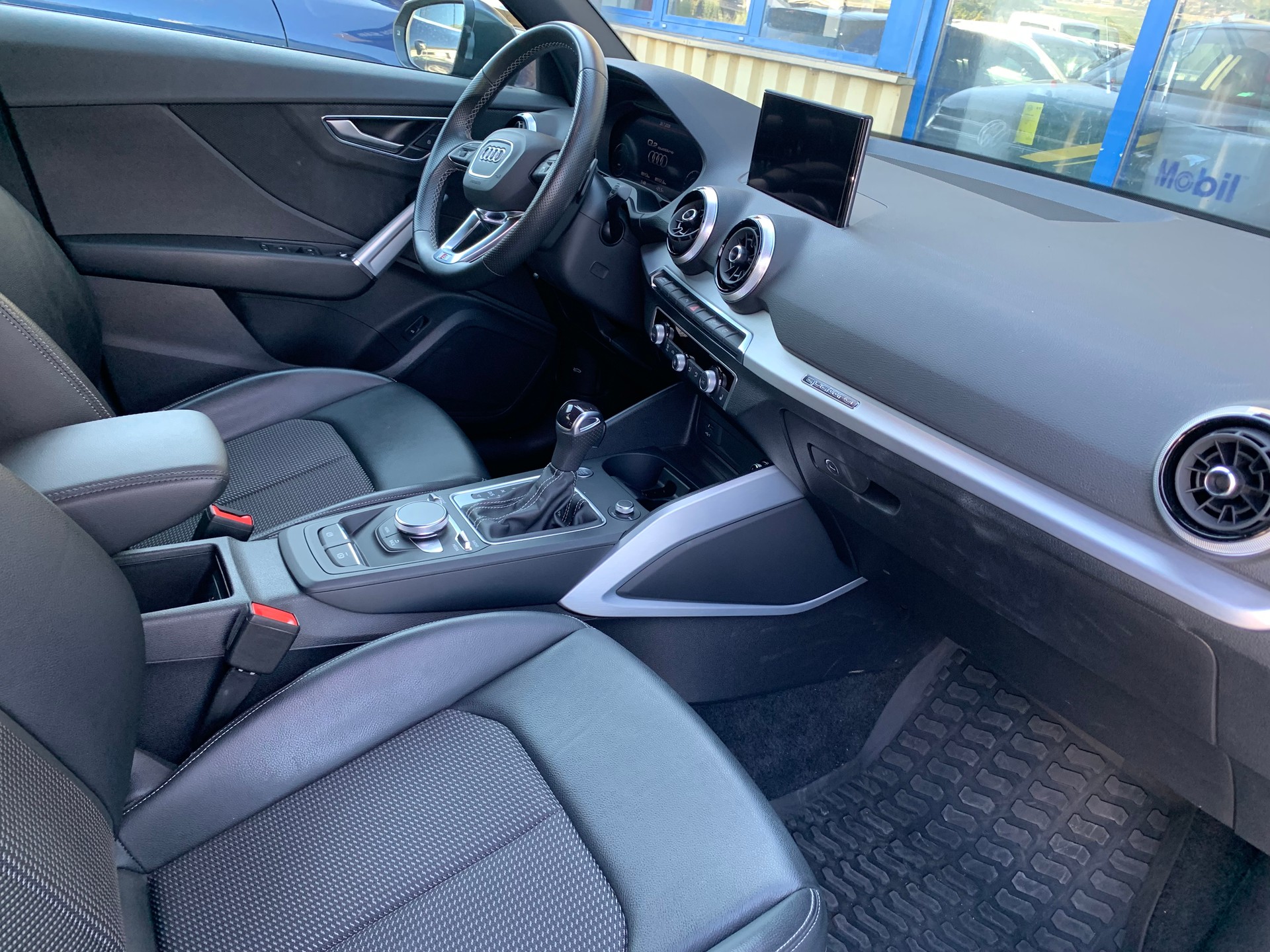 AUDI Q2 40 TFSI S line quattro S-tronic-image-16