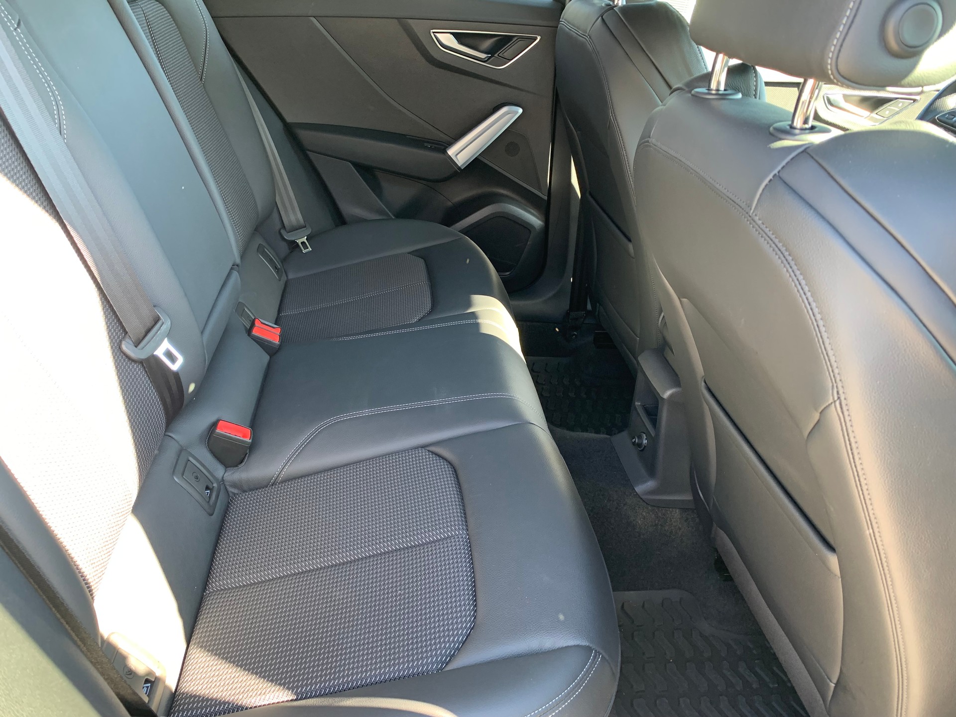 AUDI Q2 40 TFSI S line quattro S-tronic-image-12