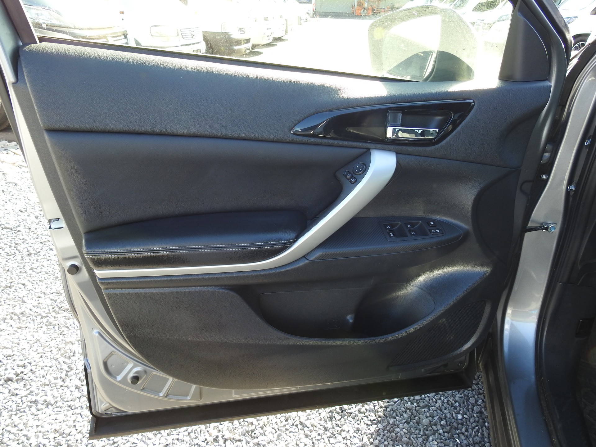 MITSUBISHI Eclipse Cross 2.4 PHEV Intense 4WD-image-8