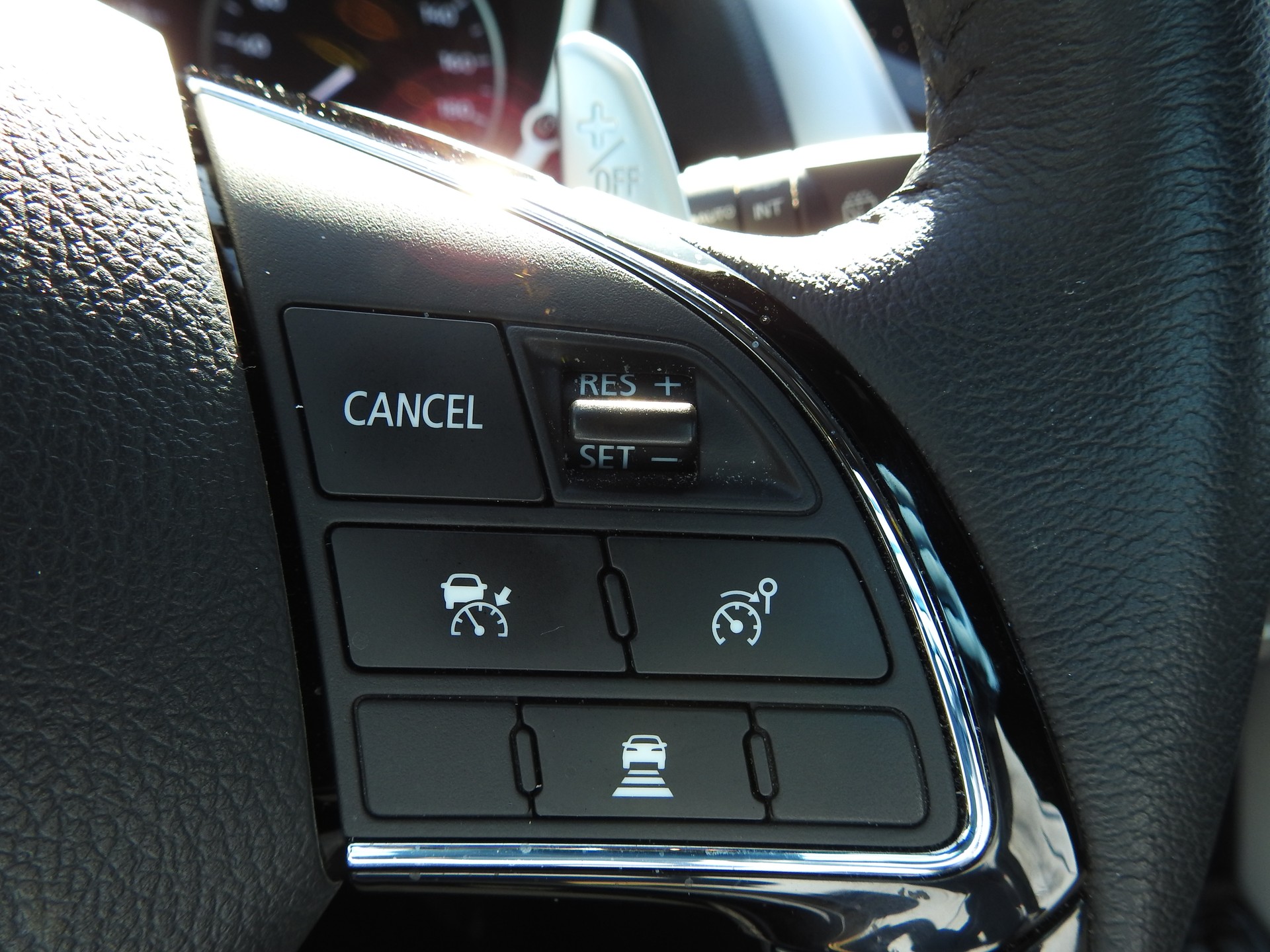 MITSUBISHI Eclipse Cross 2.4 PHEV Intense 4WD-image-23