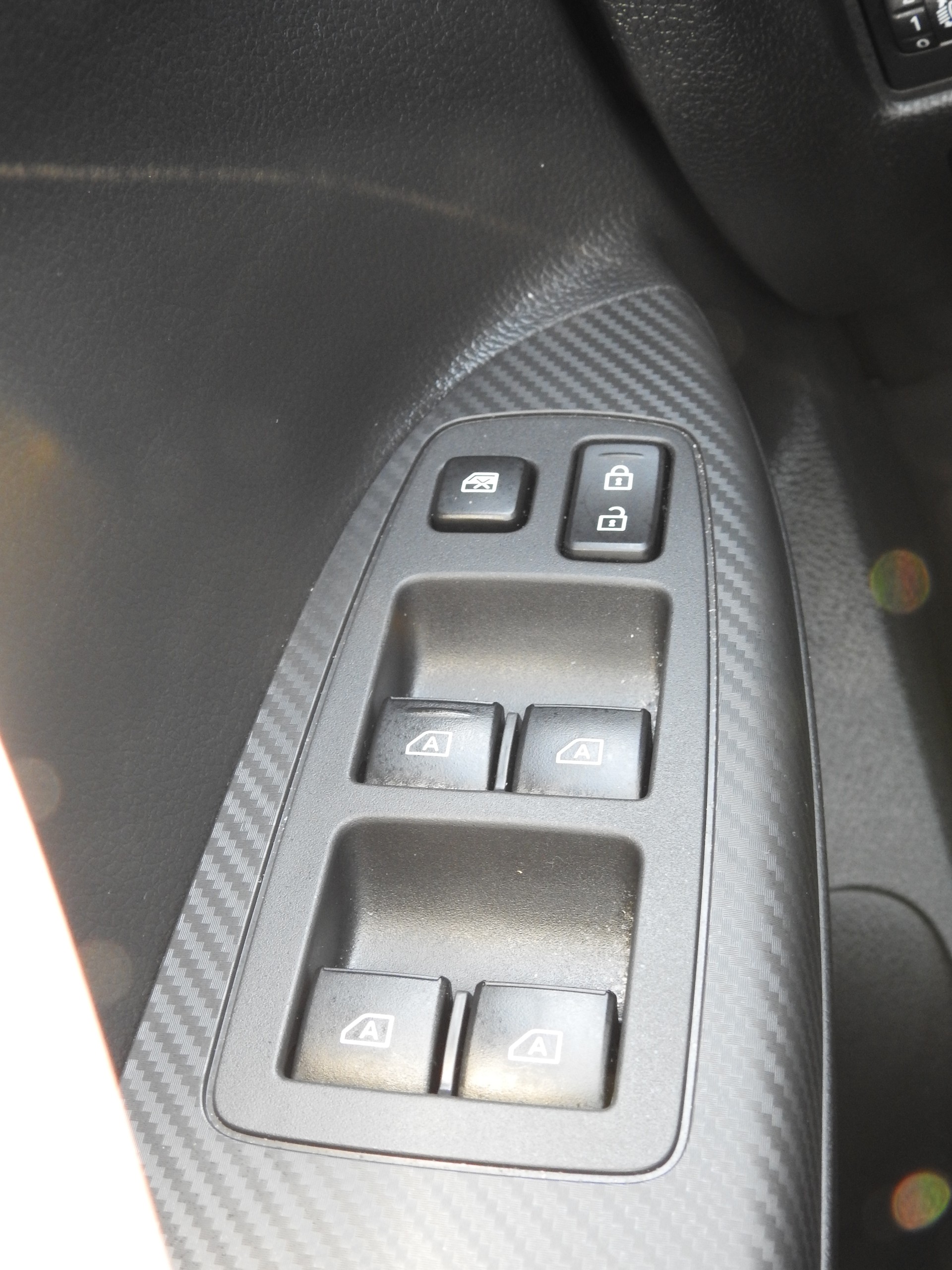 MITSUBISHI Eclipse Cross 2.4 PHEV Intense 4WD-image-25