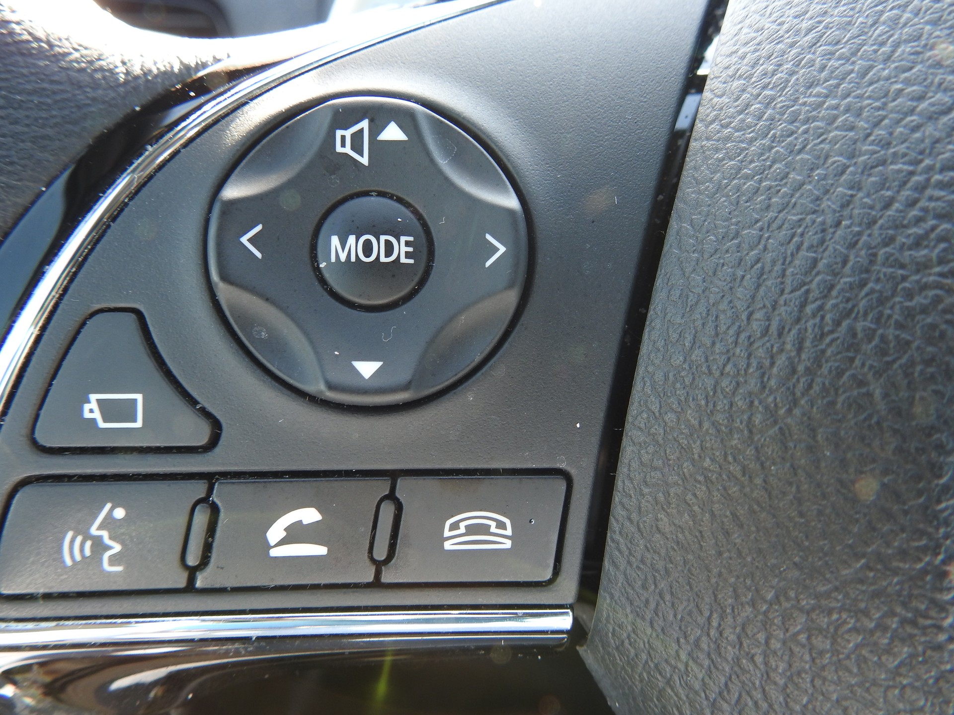 MITSUBISHI Eclipse Cross 2.4 PHEV Intense 4WD-image-24